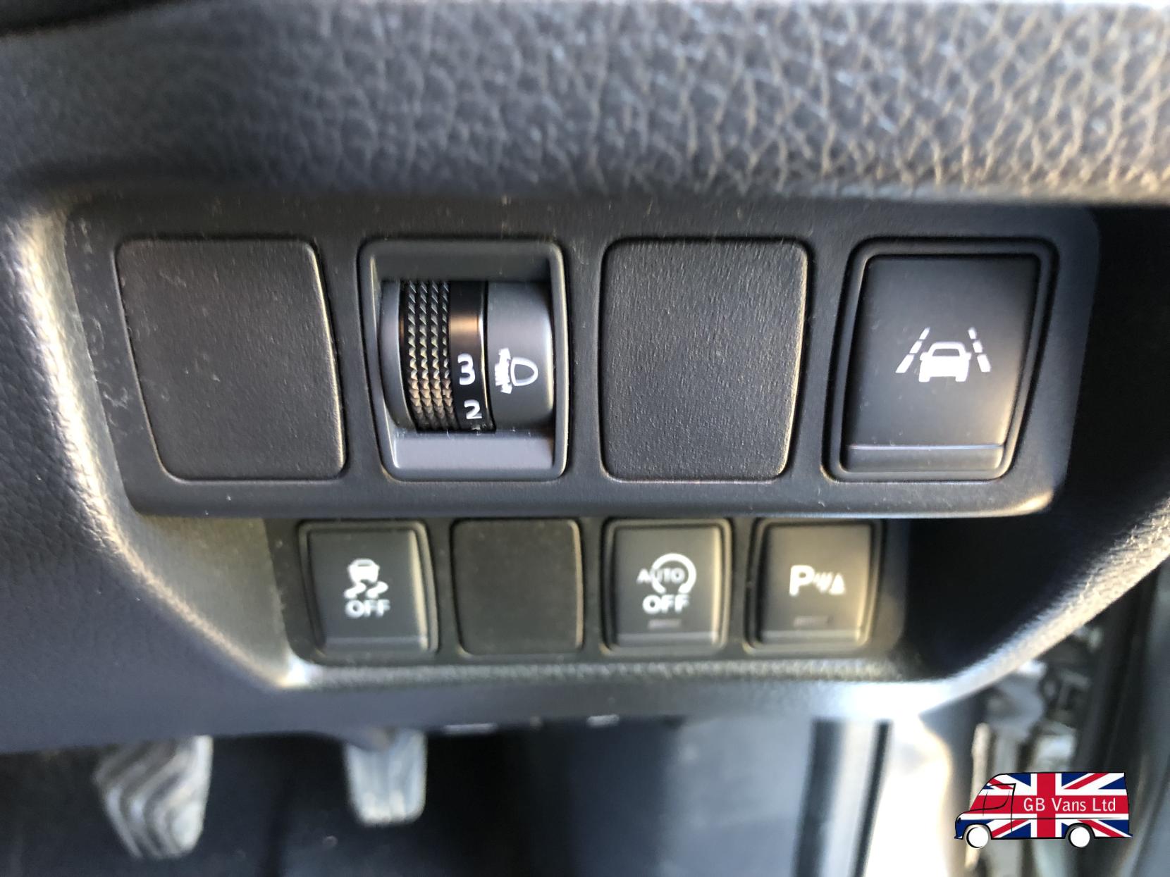 Nissan Qashqai 1.2 DIG-T N-Connecta SUV 5dr Petrol Manual 2WD Euro 6 (s/s) (115 ps)