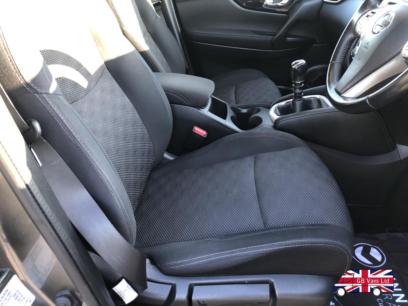 Nissan Qashqai 1.2 DIG-T N-Connecta SUV 5dr Petrol Manual 2WD Euro 6 (s/s) (115 ps)