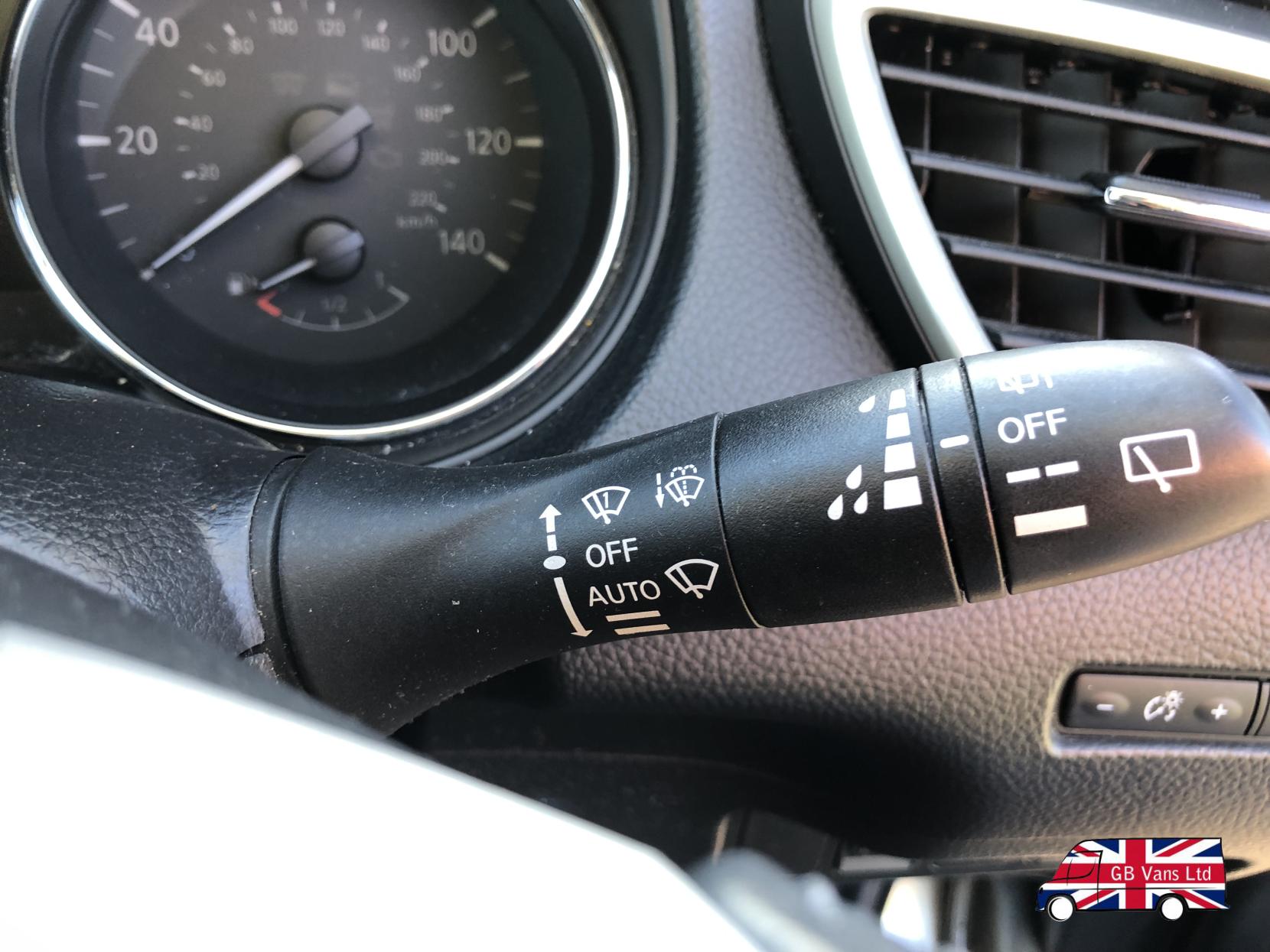 Nissan Qashqai 1.2 DIG-T N-Connecta SUV 5dr Petrol Manual 2WD Euro 6 (s/s) (115 ps)