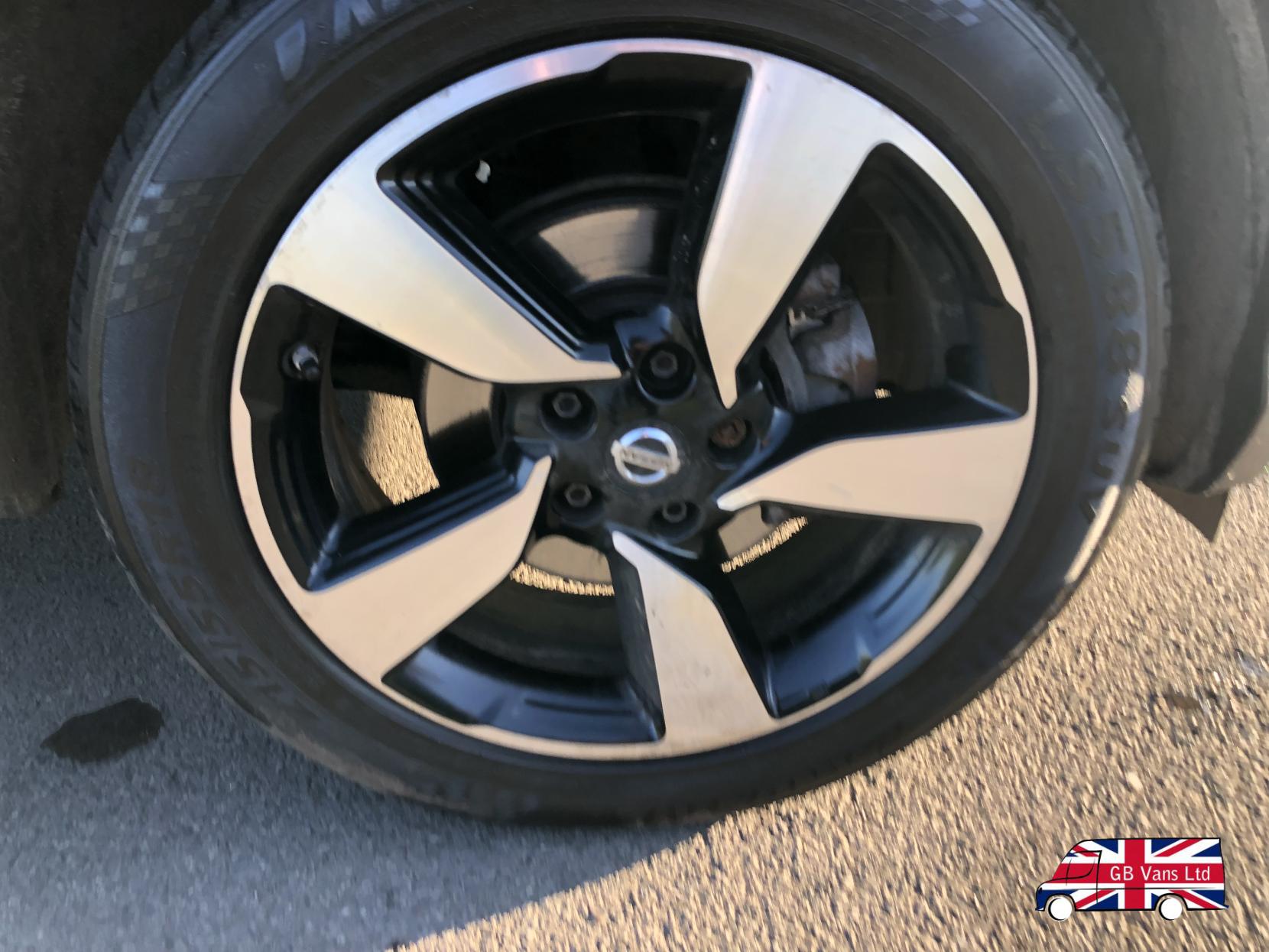 Nissan Qashqai 1.2 DIG-T N-Connecta SUV 5dr Petrol Manual 2WD Euro 6 (s/s) (115 ps)