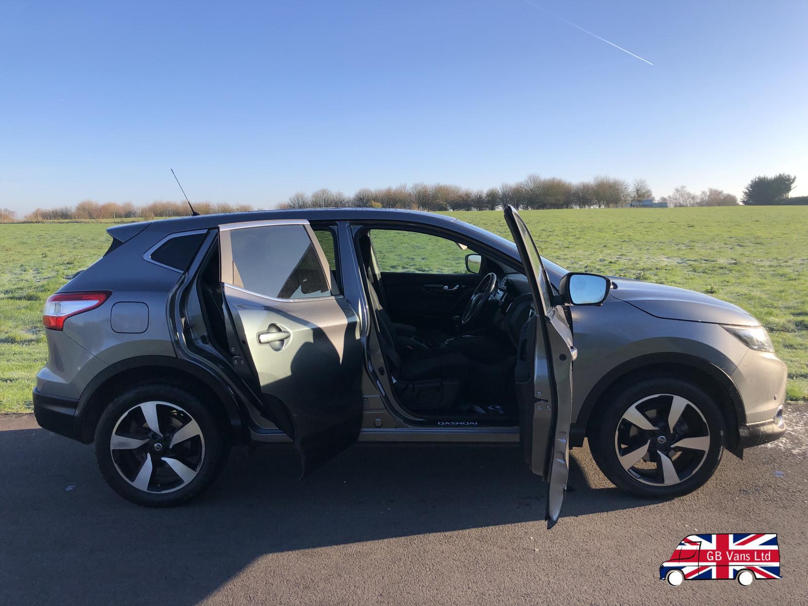 Nissan Qashqai 1.2 DIG-T N-Connecta SUV 5dr Petrol Manual 2WD Euro 6 (s/s) (115 ps)