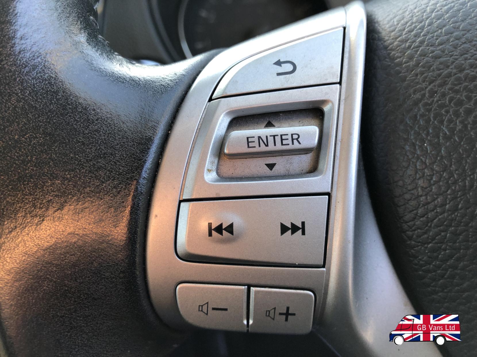 Nissan Qashqai 1.2 DIG-T N-Connecta SUV 5dr Petrol Manual 2WD Euro 6 (s/s) (115 ps)