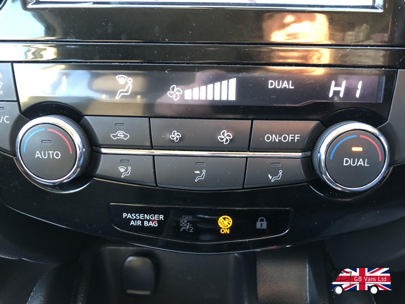 Nissan Qashqai 1.2 DIG-T N-Connecta SUV 5dr Petrol Manual 2WD Euro 6 (s/s) (115 ps)