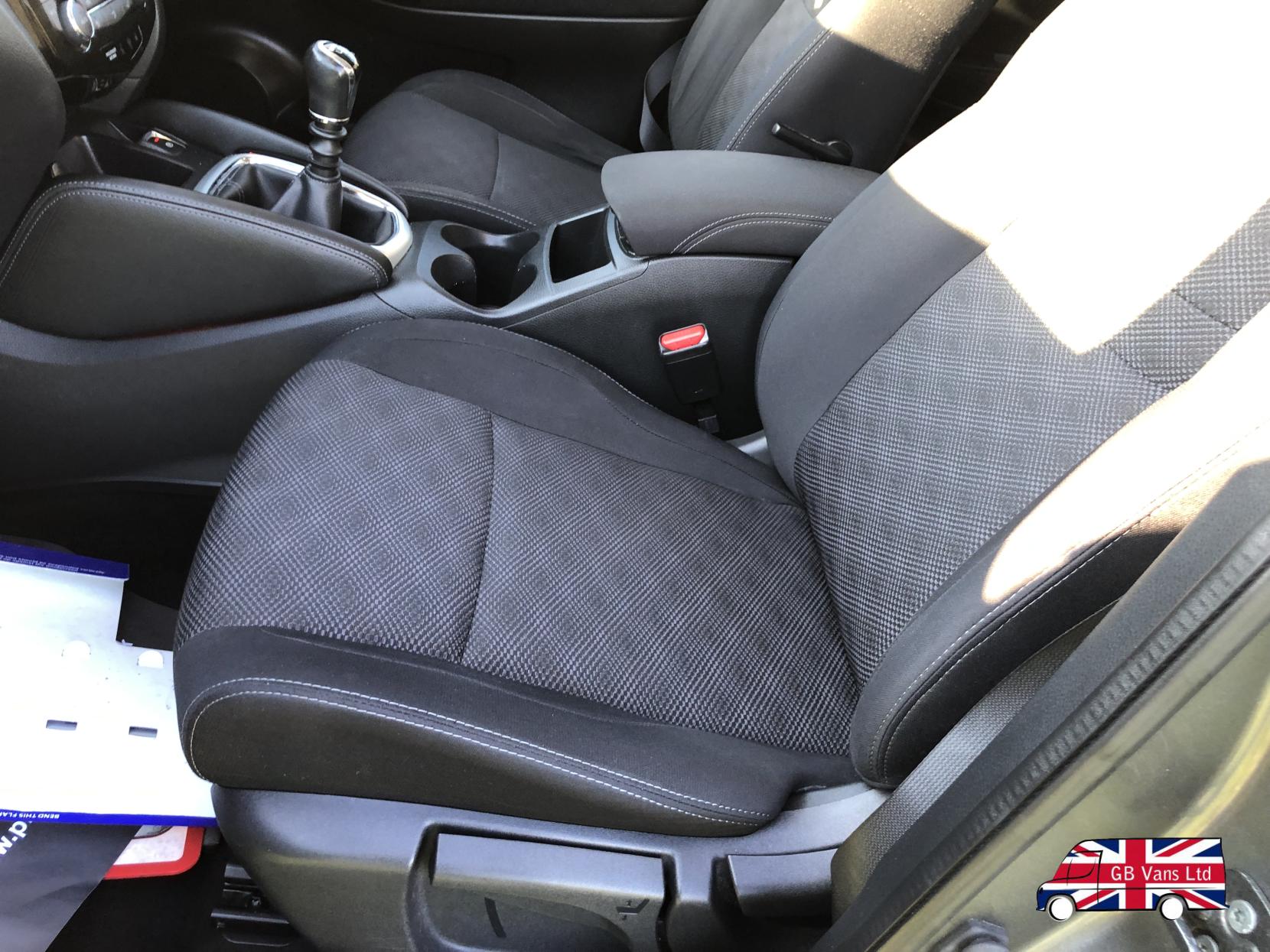 Nissan Qashqai 1.2 DIG-T N-Connecta SUV 5dr Petrol Manual 2WD Euro 6 (s/s) (115 ps)