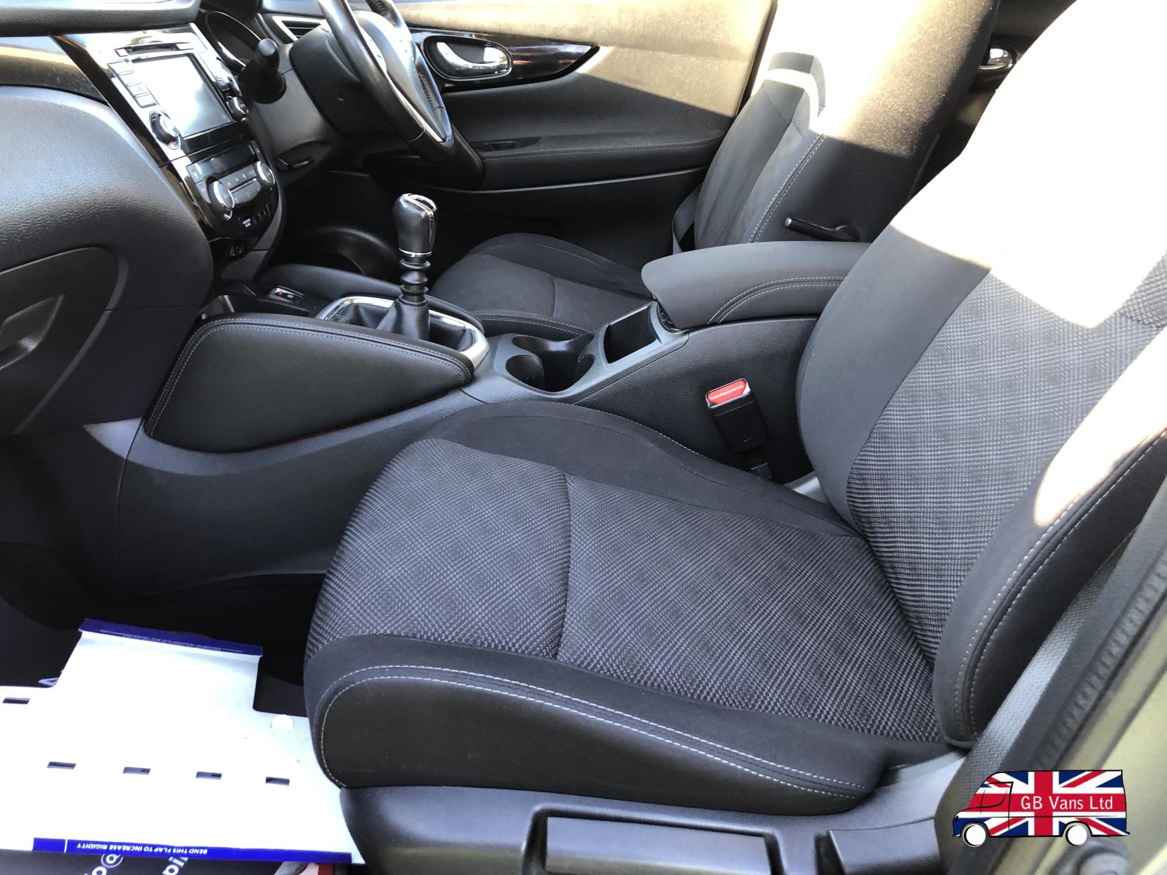 Nissan Qashqai 1.2 DIG-T N-Connecta SUV 5dr Petrol Manual 2WD Euro 6 (s/s) (115 ps)