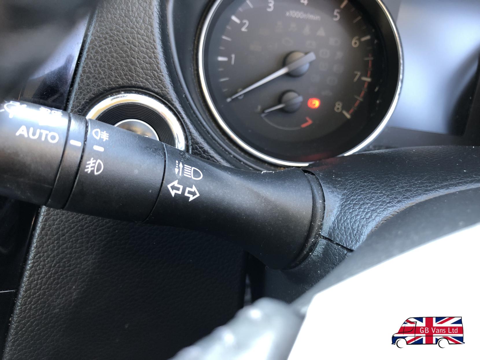 Nissan Qashqai 1.2 DIG-T N-Connecta SUV 5dr Petrol Manual 2WD Euro 6 (s/s) (115 ps)