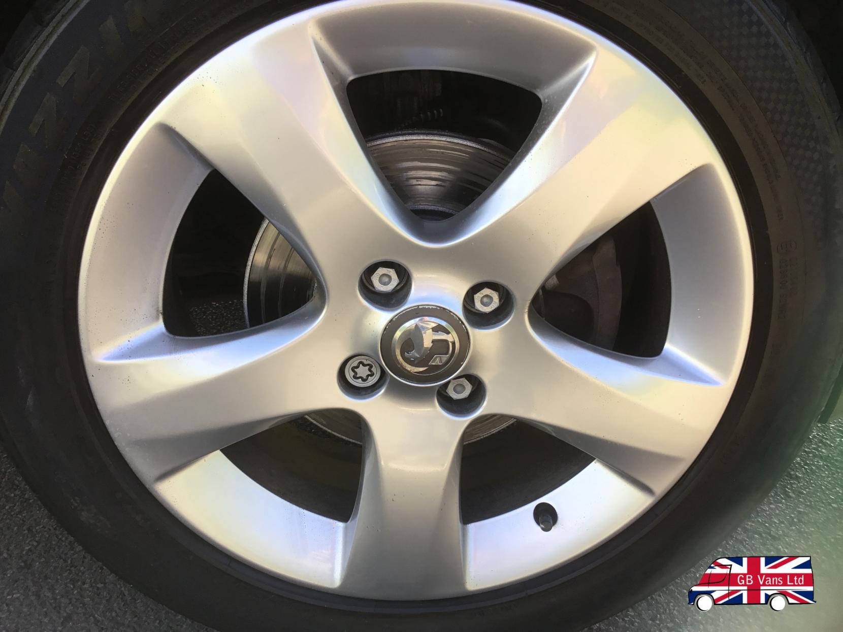Vauxhall Corsa 1.2 16V SXi Hatchback 5dr Petrol Manual Euro 5 (A/C) (85 ps)