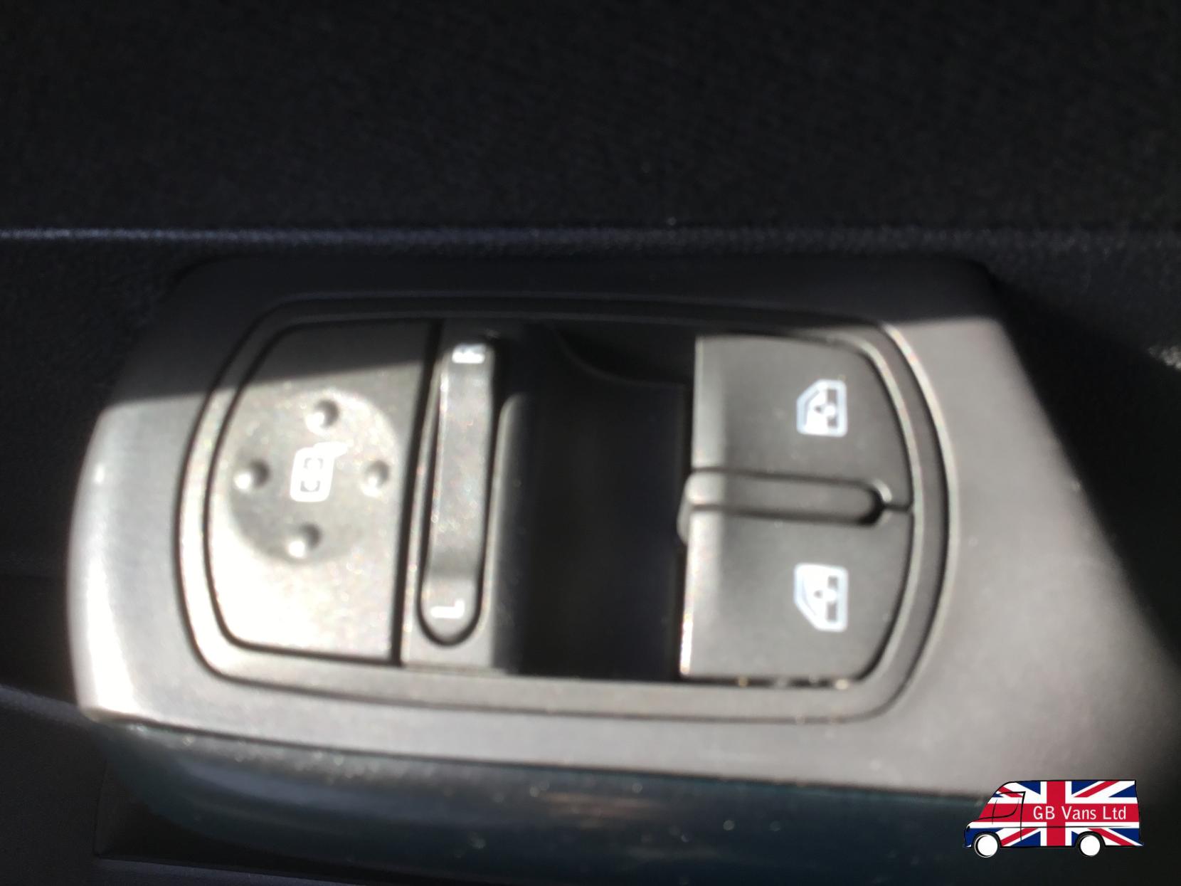 Vauxhall Corsa 1.2 16V SXi Hatchback 5dr Petrol Manual Euro 5 (A/C) (85 ps)