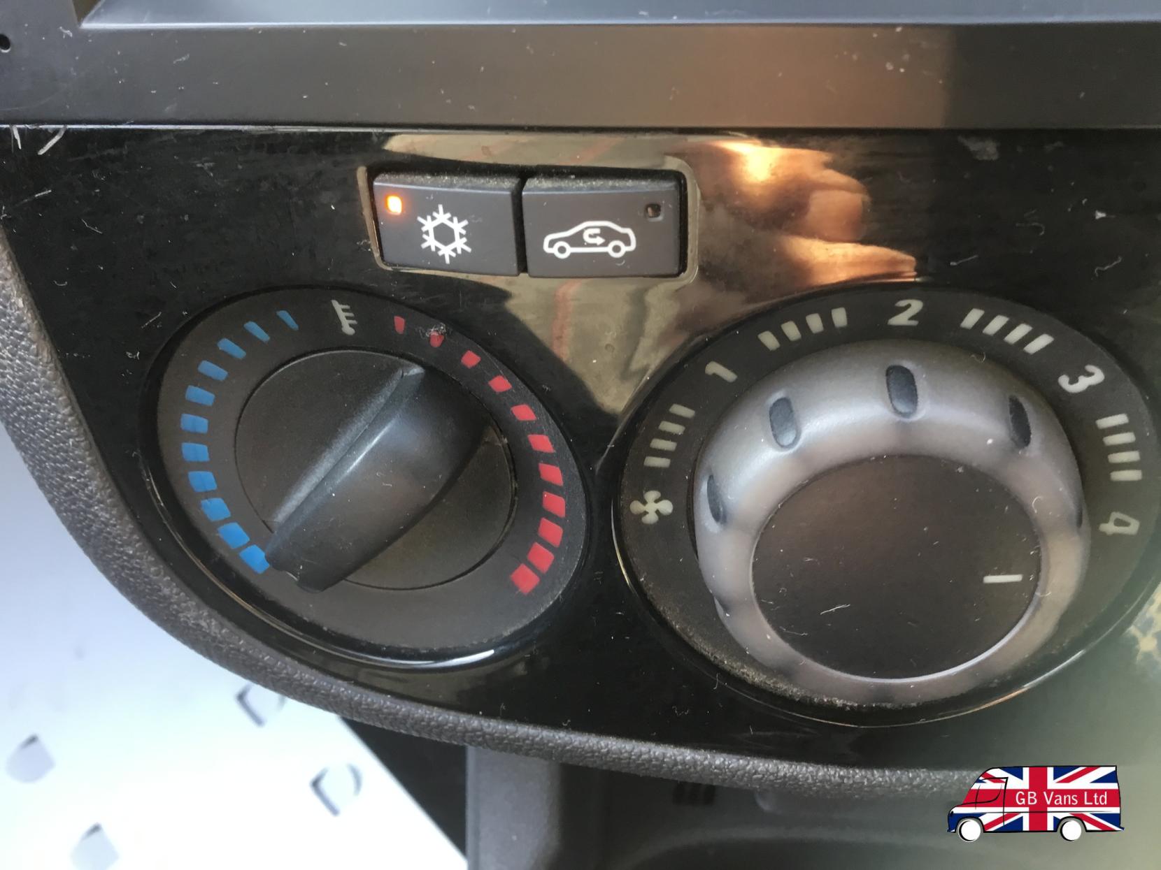 Vauxhall Corsa 1.2 16V SXi Hatchback 5dr Petrol Manual Euro 5 (A/C) (85 ps)