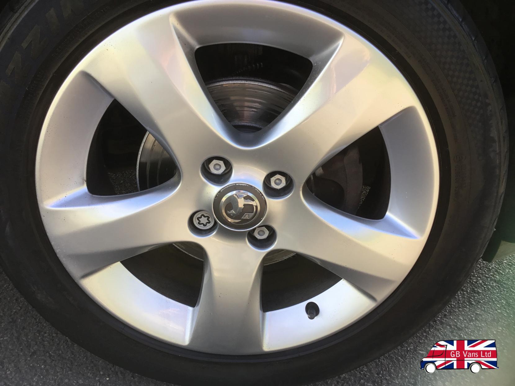 Vauxhall Corsa 1.2 16V SXi Hatchback 5dr Petrol Manual Euro 5 (A/C) (85 ps)