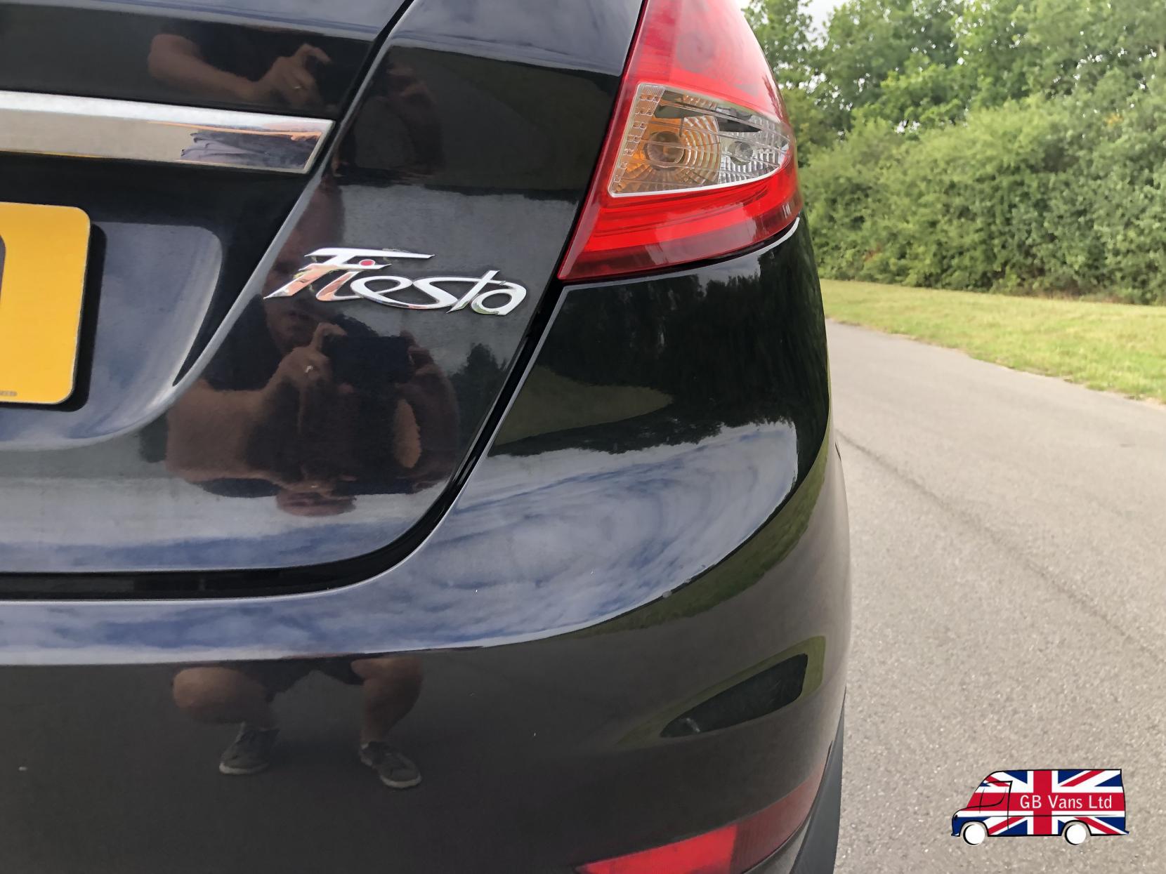 Ford Fiesta 1.4 Zetec Hatchback 5dr Petrol Automatic (154 g/km, 94 bhp)