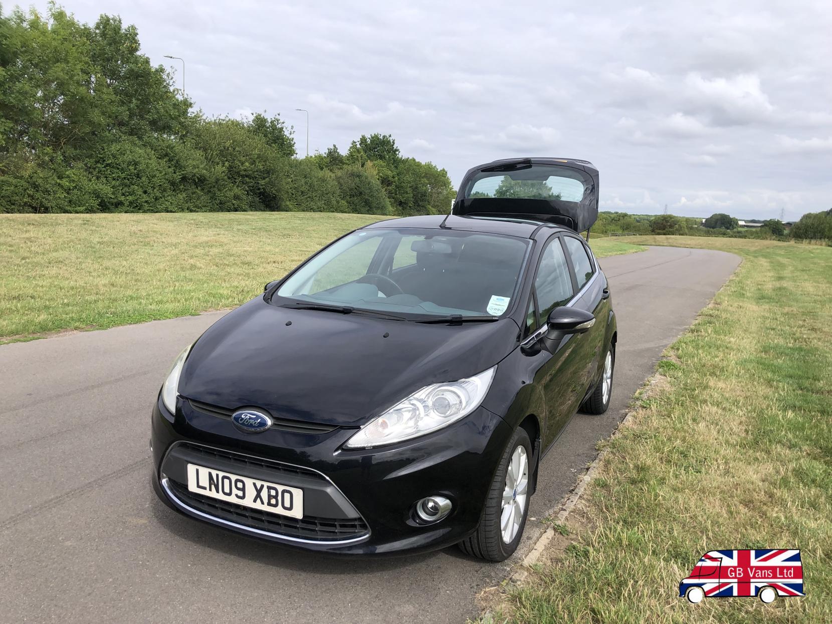 Ford Fiesta 1.4 Zetec Hatchback 5dr Petrol Automatic (154 g/km, 94 bhp)