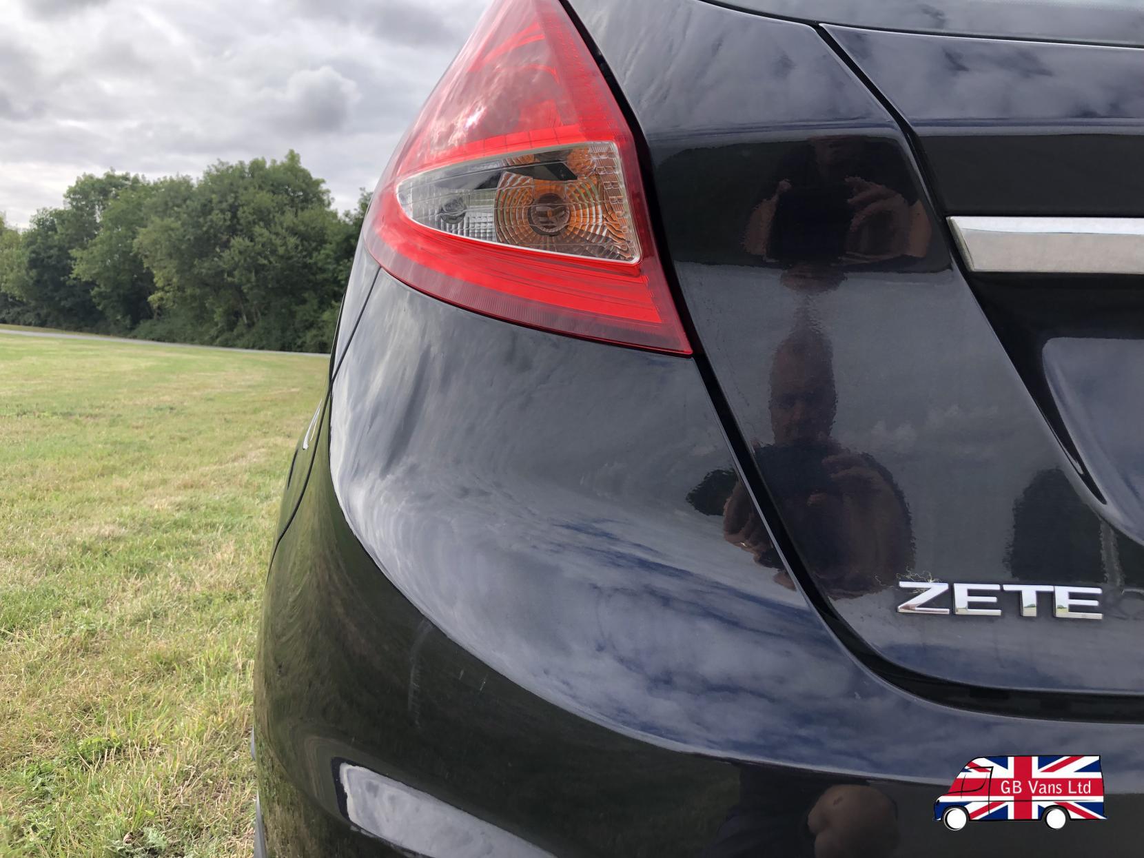 Ford Fiesta 1.4 Zetec Hatchback 5dr Petrol Automatic (154 g/km, 94 bhp)