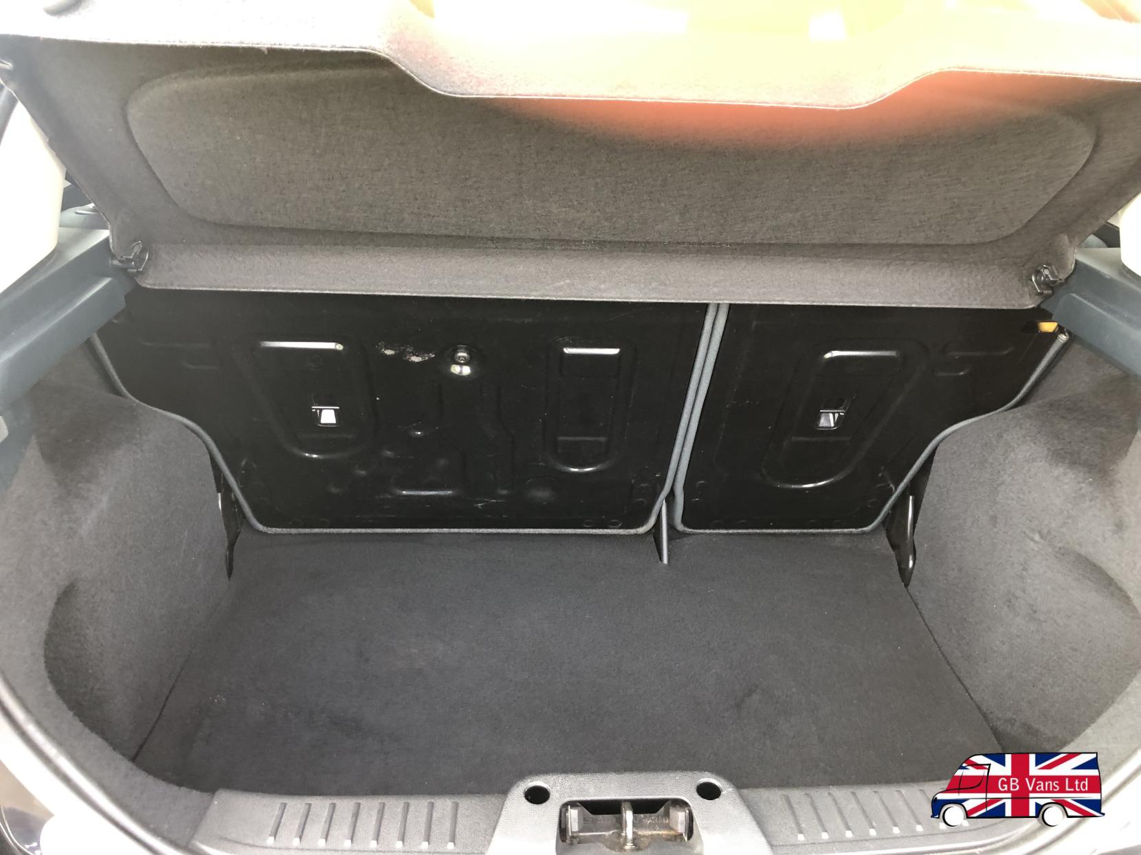 Ford Fiesta 1.4 Zetec Hatchback 5dr Petrol Automatic (154 g/km, 94 bhp)