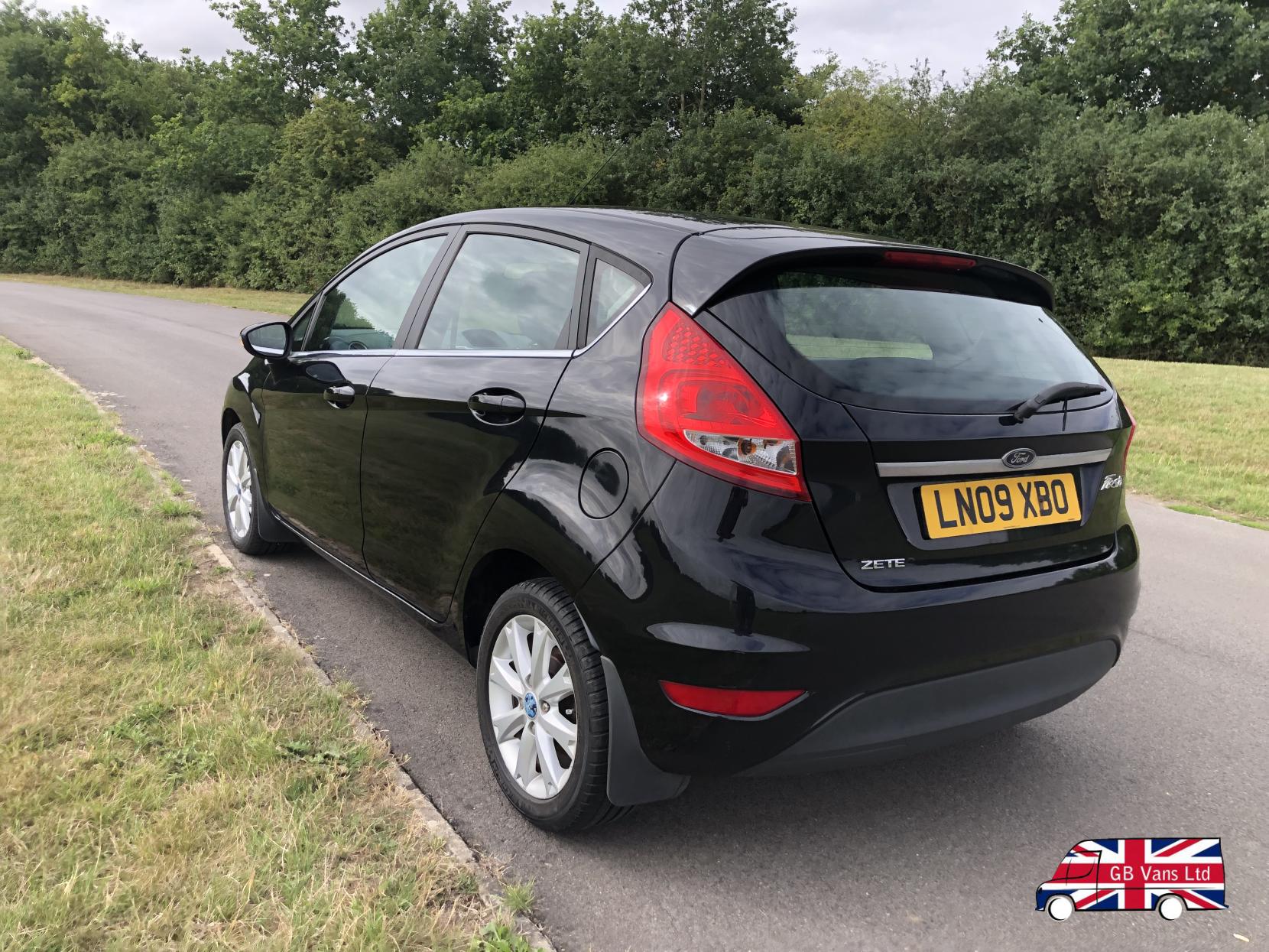 Ford Fiesta 1.4 Zetec Hatchback 5dr Petrol Automatic (154 g/km, 94 bhp)