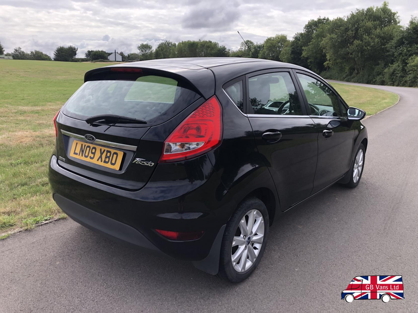 Ford Fiesta 1.4 Zetec Hatchback 5dr Petrol Automatic (154 g/km, 94 bhp)