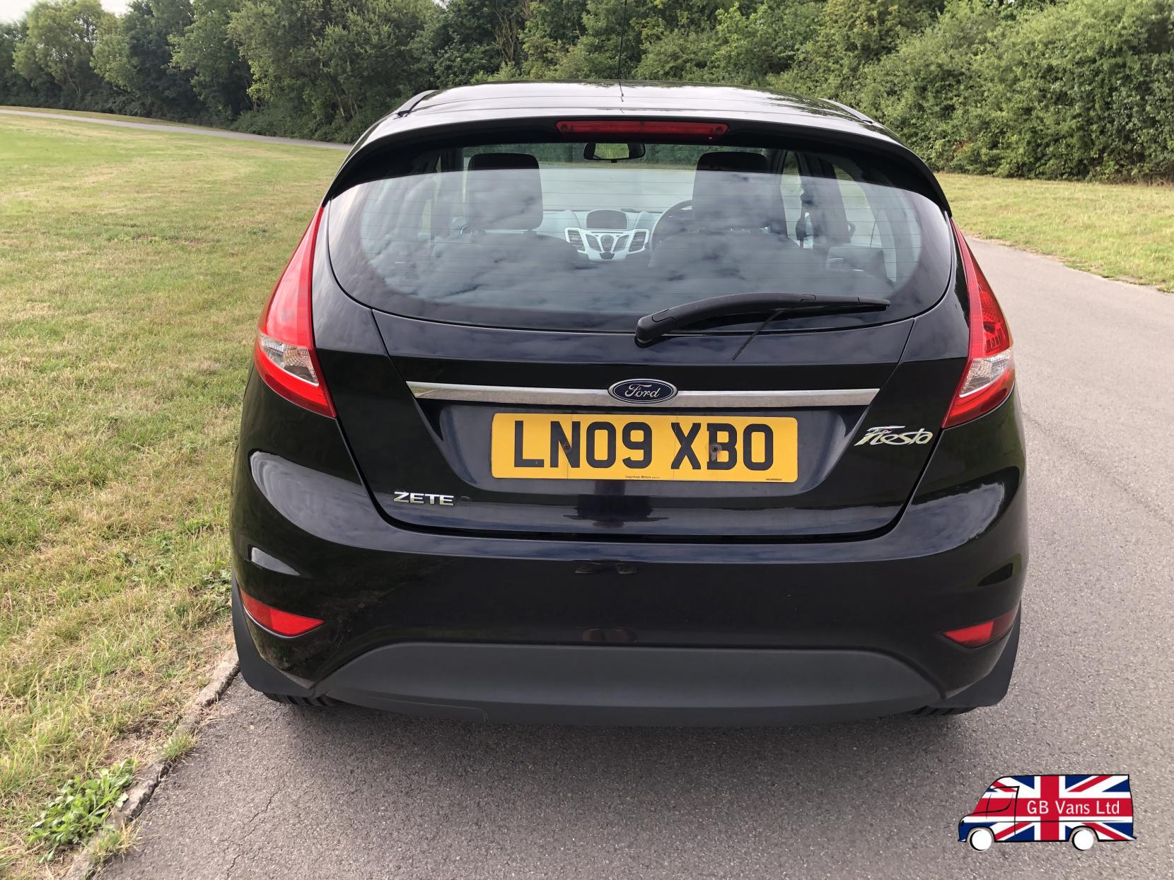 Ford Fiesta 1.4 Zetec Hatchback 5dr Petrol Automatic (154 g/km, 94 bhp)