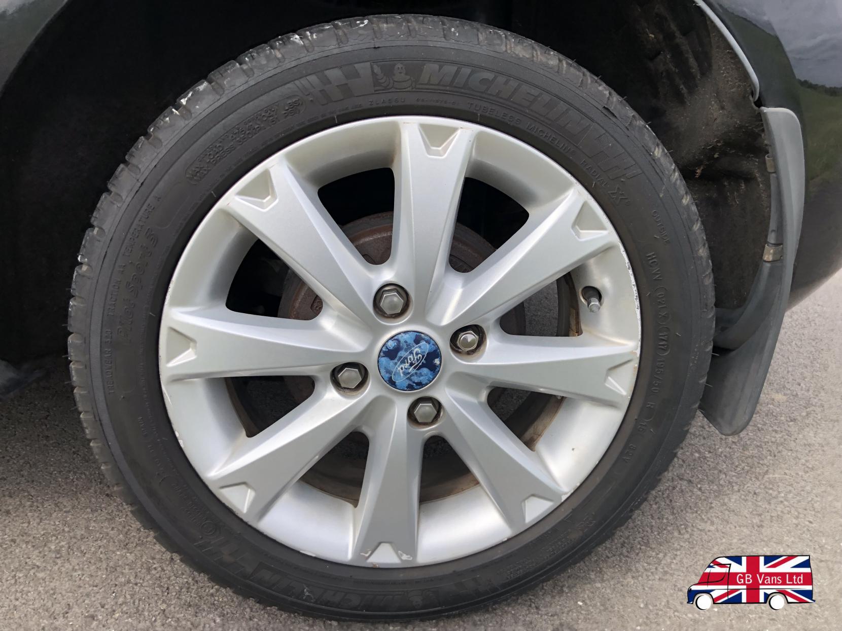 Ford Fiesta 1.4 Zetec Hatchback 5dr Petrol Automatic (154 g/km, 94 bhp)
