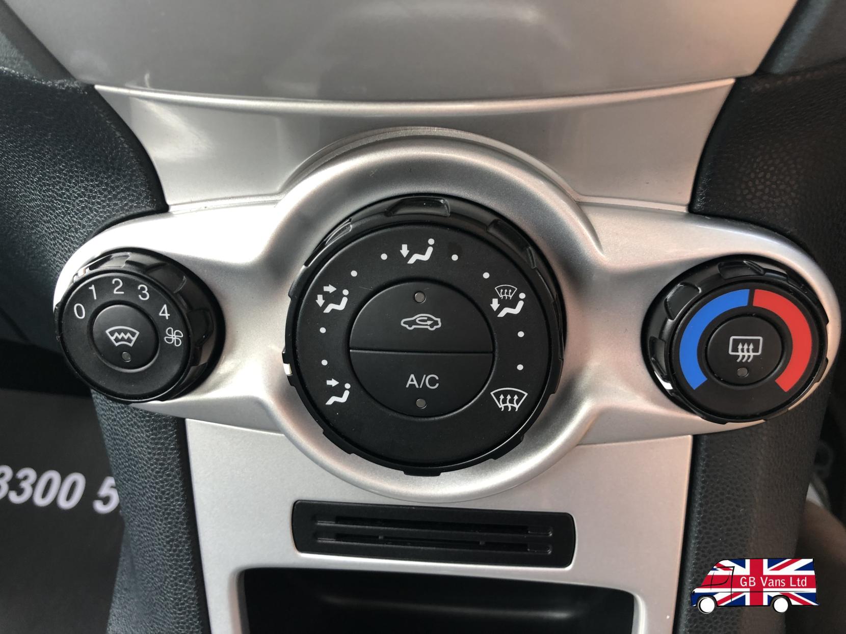 Ford Fiesta 1.4 Zetec Hatchback 5dr Petrol Automatic (154 g/km, 94 bhp)