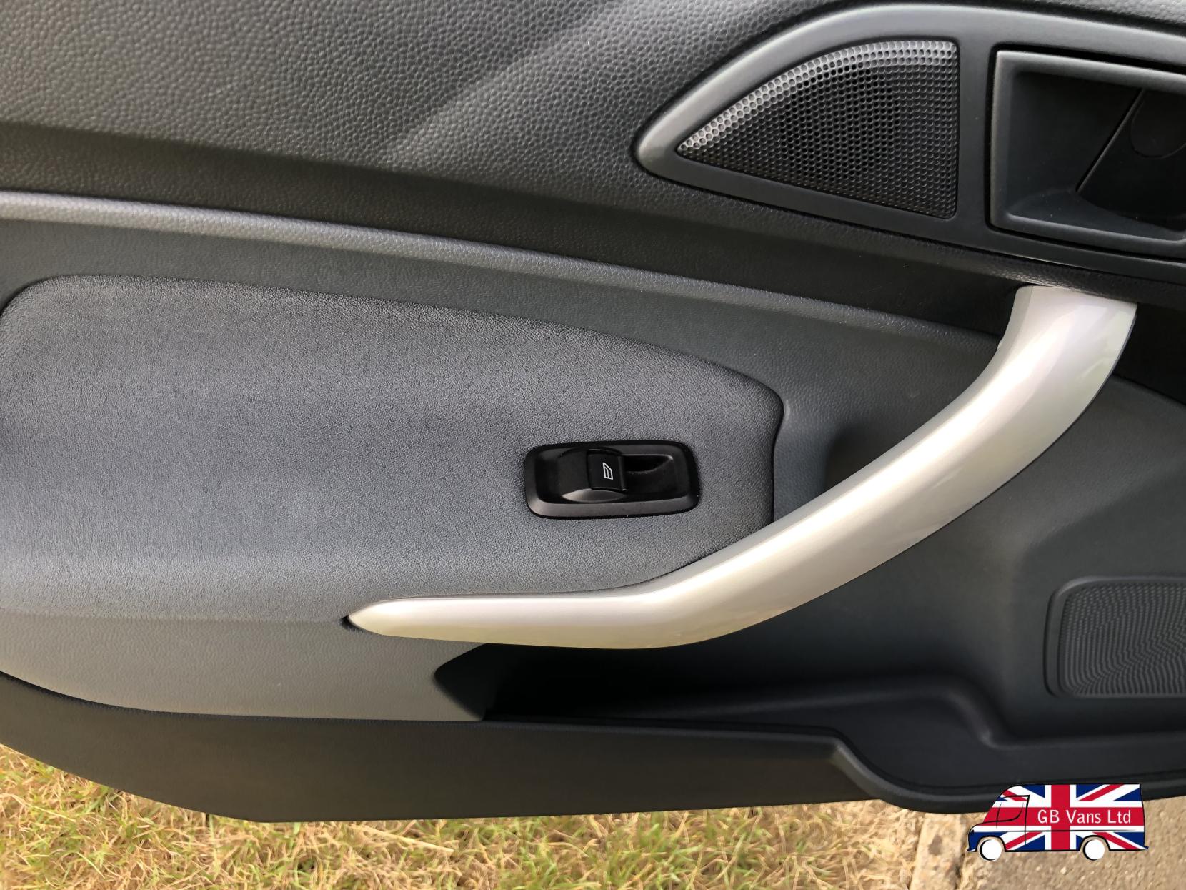Ford Fiesta 1.4 Zetec Hatchback 5dr Petrol Automatic (154 g/km, 94 bhp)