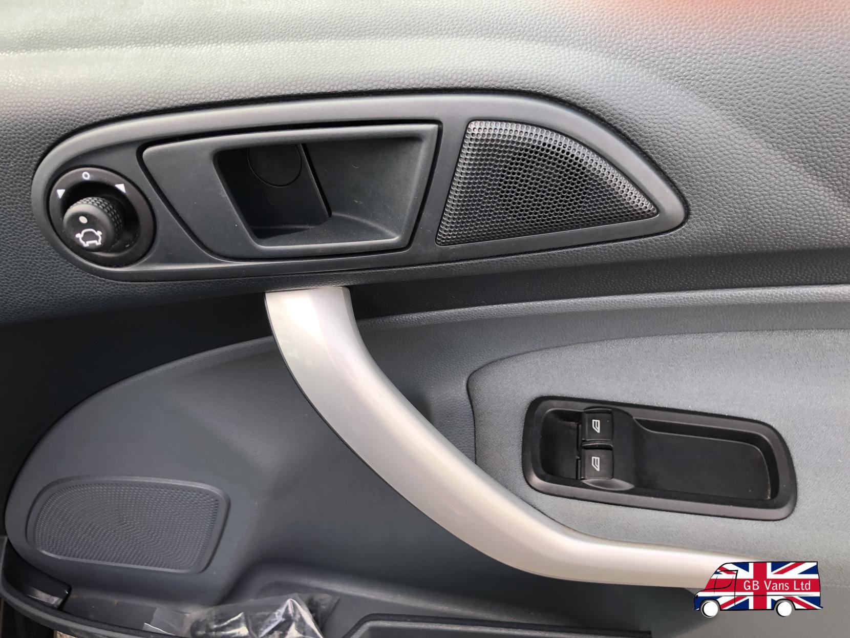 Ford Fiesta 1.4 Zetec Hatchback 5dr Petrol Automatic (154 g/km, 94 bhp)
