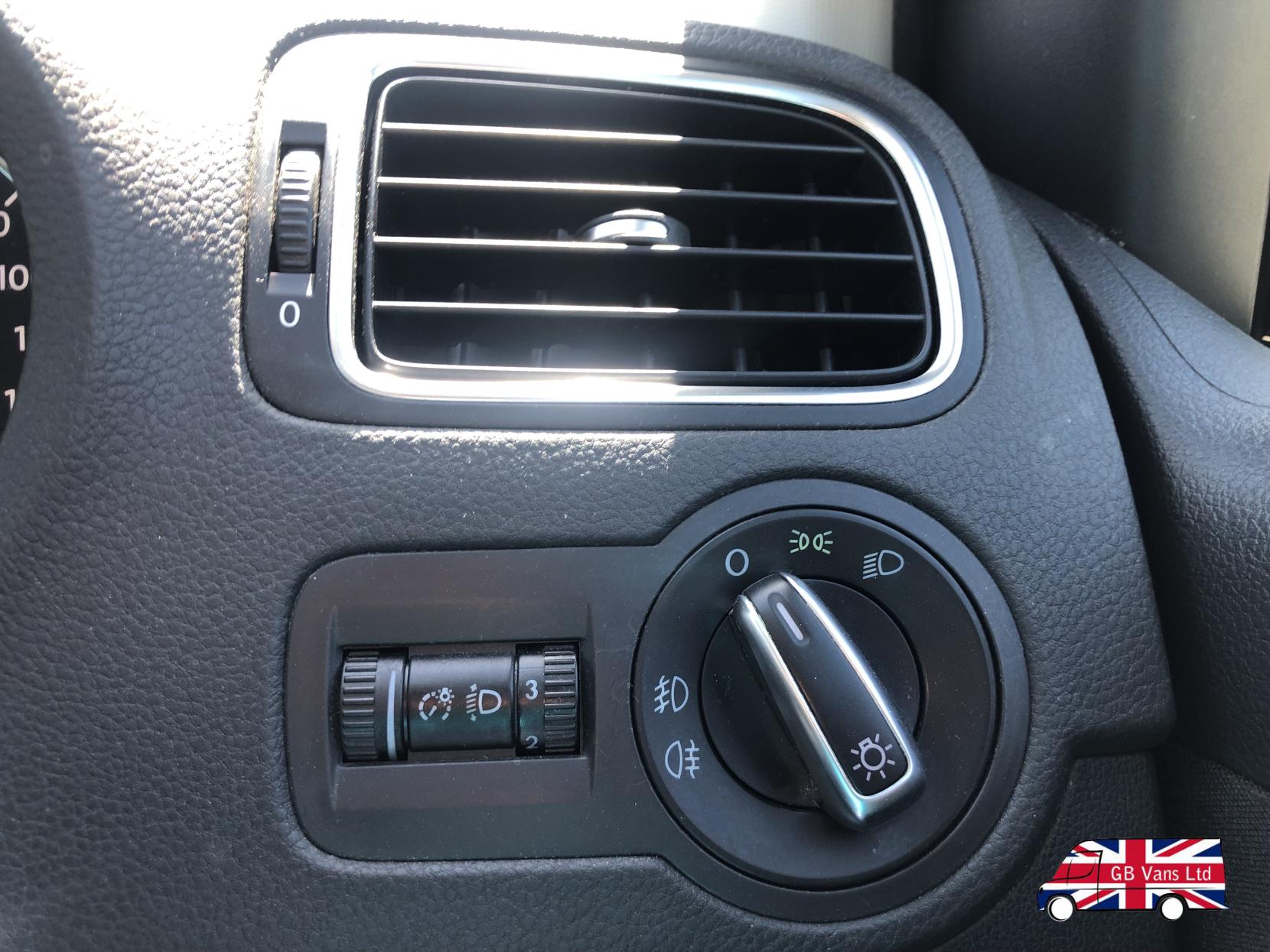 Volkswagen Polo 1.2 Moda Hatchback 5dr Petrol Manual Euro 5 (70 ps)