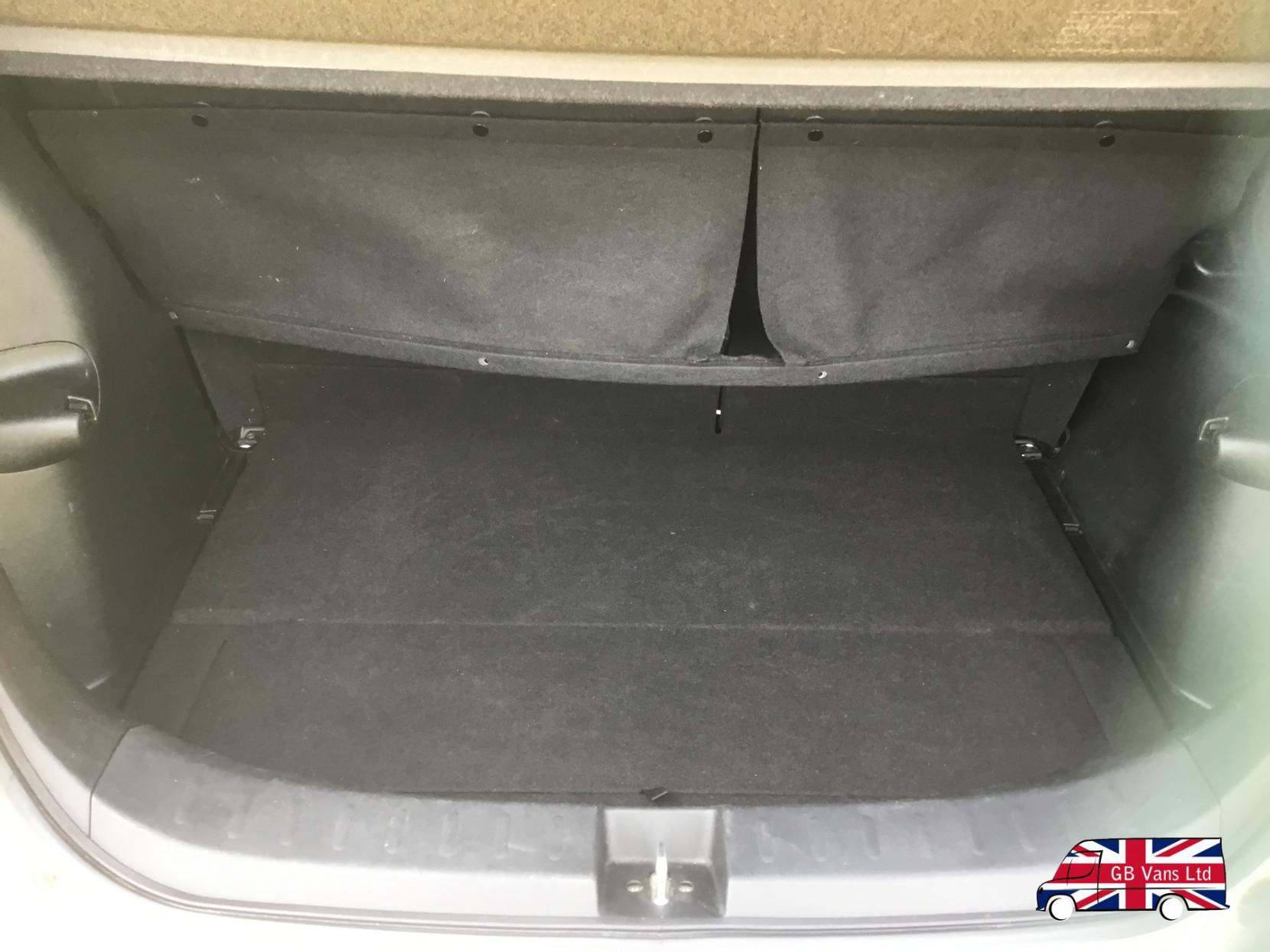 Honda Jazz 1.4 i-VTEC ES Hatchback 5dr Petrol Manual Euro 4 (100 ps)