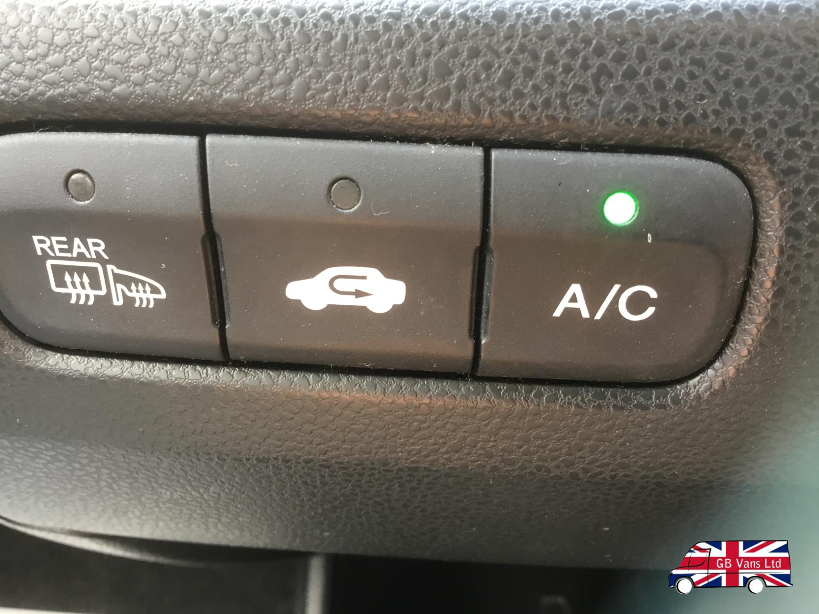 Honda Jazz 1.4 i-VTEC ES Hatchback 5dr Petrol Manual Euro 4 (100 ps)