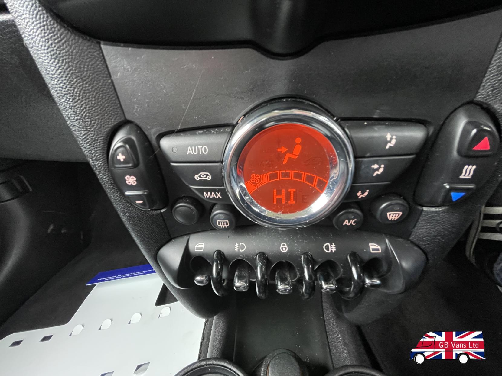 MINI Hatch 1.6 Cooper Hatchback 3dr Petrol Manual Euro 5 (s/s) (122 ps)