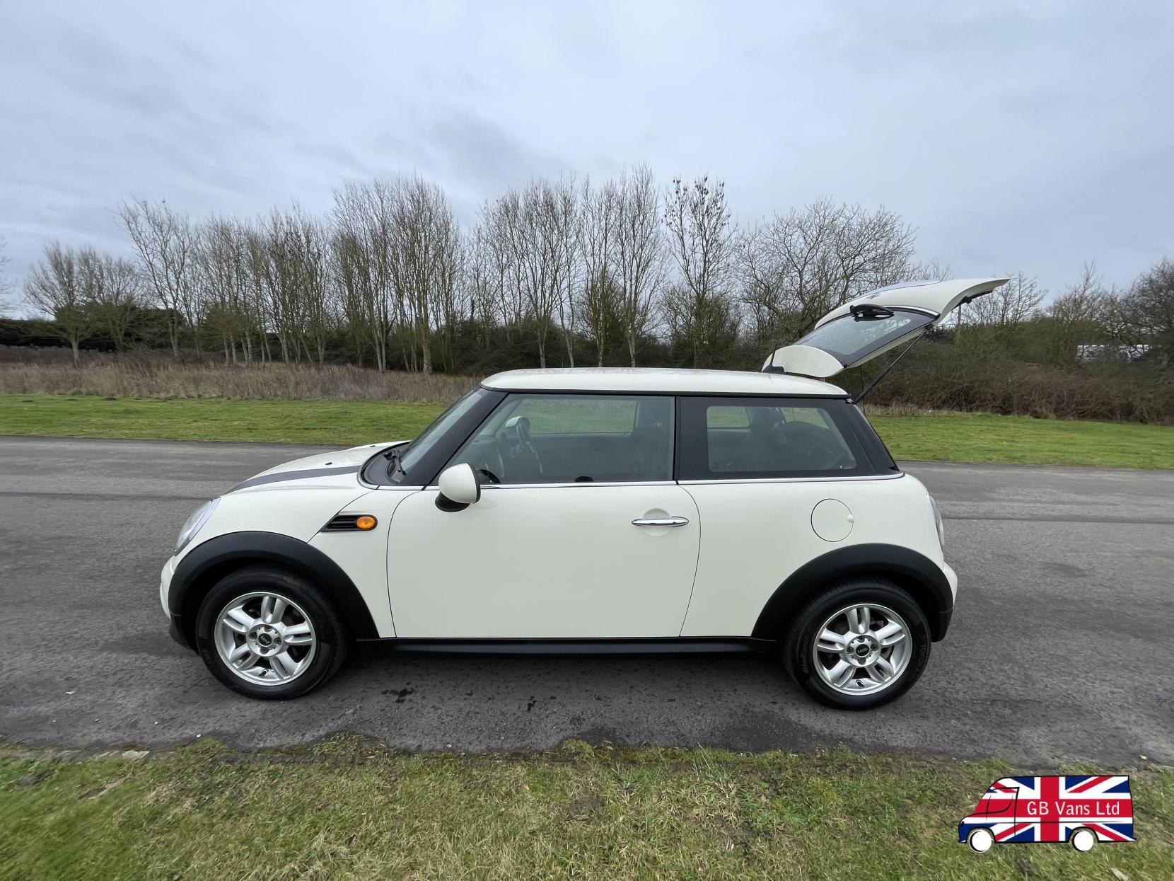 MINI Hatch 1.6 Cooper Hatchback 3dr Petrol Manual Euro 5 (s/s) (122 ps)