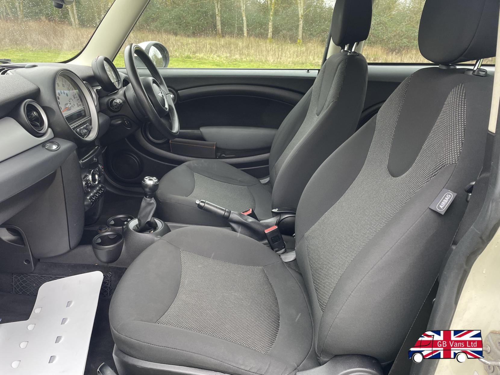 MINI Hatch 1.6 Cooper Hatchback 3dr Petrol Manual Euro 5 (s/s) (122 ps)