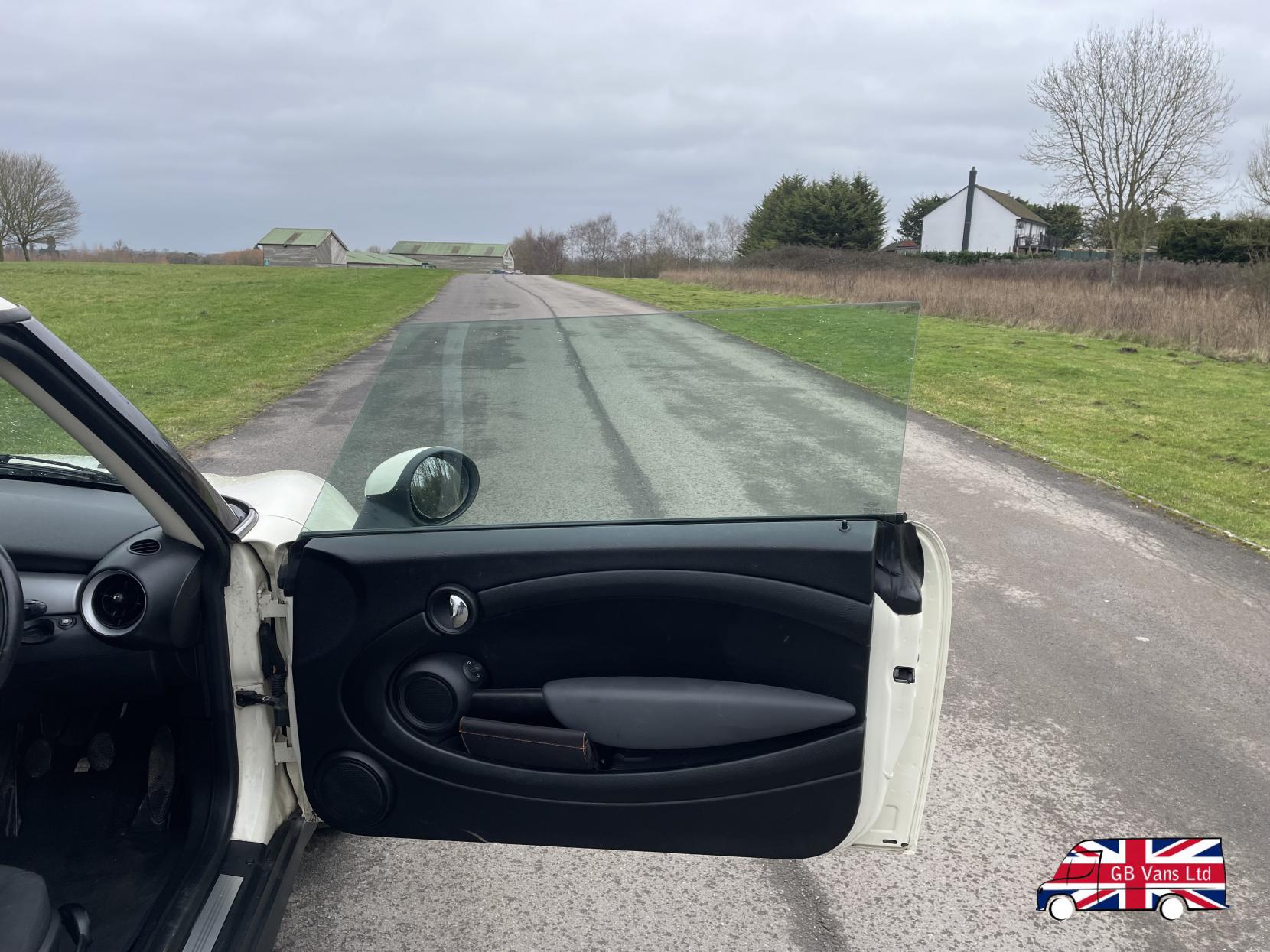 MINI Hatch 1.6 Cooper Hatchback 3dr Petrol Manual Euro 5 (s/s) (122 ps)