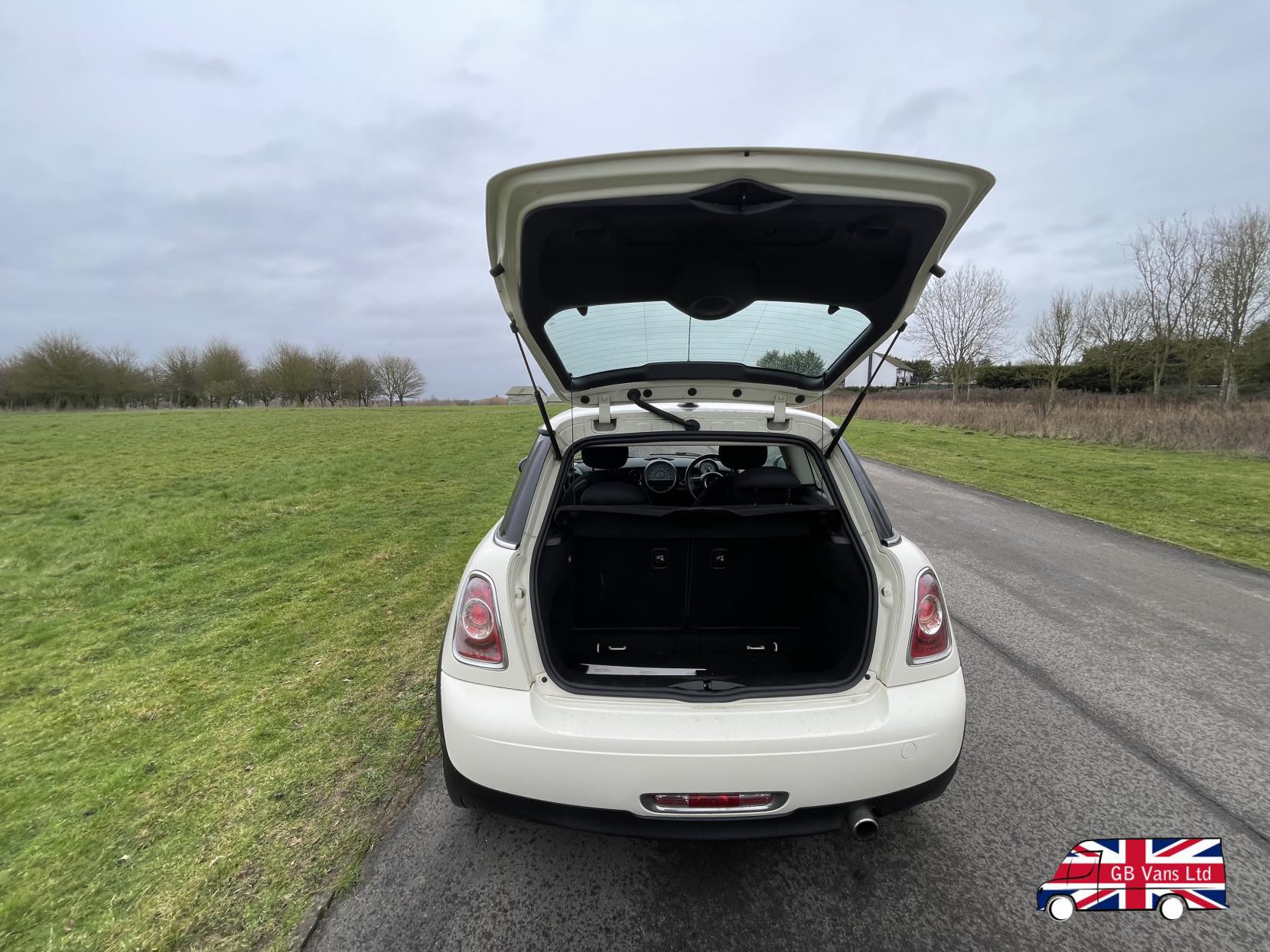 MINI Hatch 1.6 Cooper Hatchback 3dr Petrol Manual Euro 5 (s/s) (122 ps)