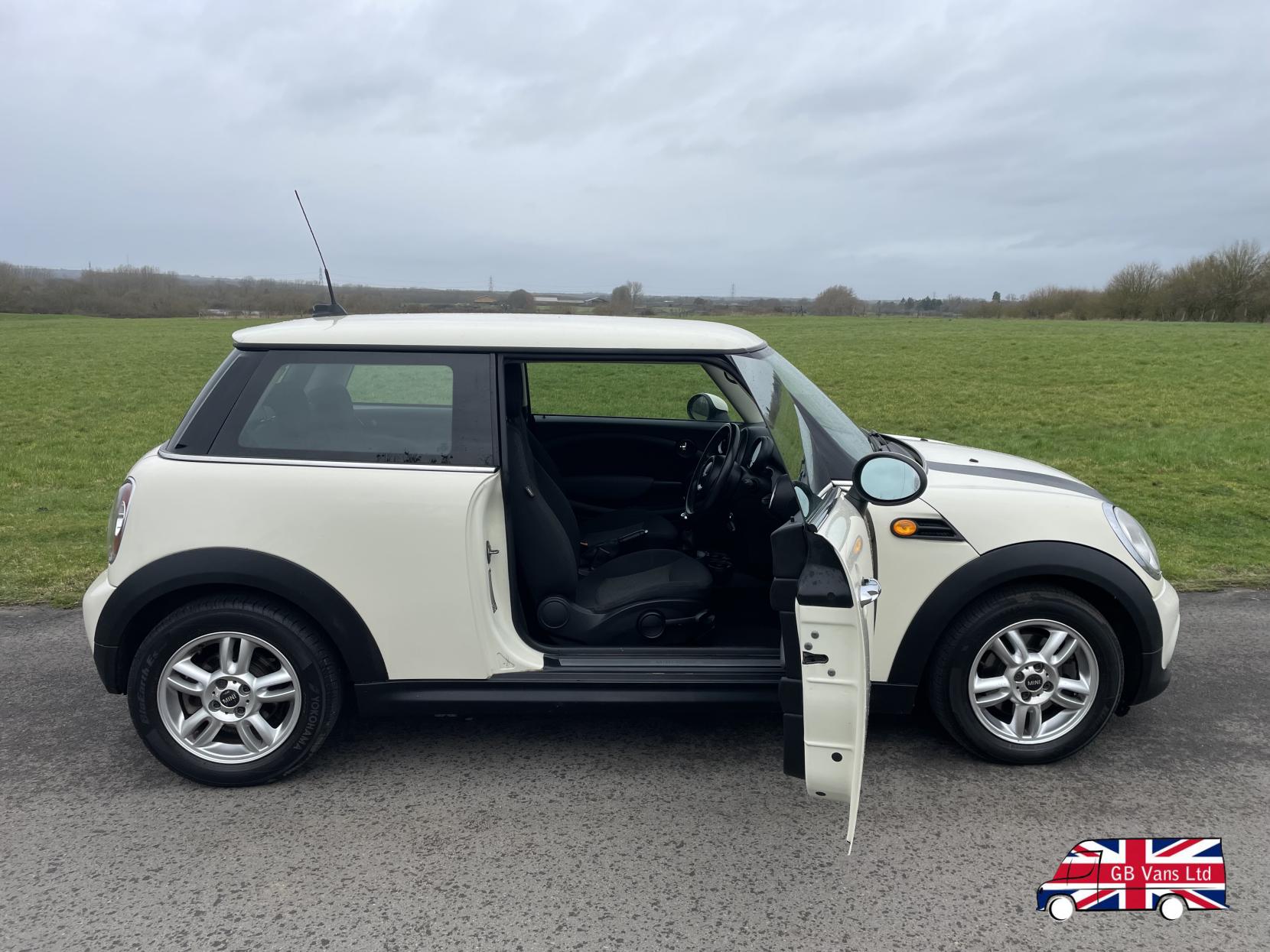 MINI Hatch 1.6 Cooper Hatchback 3dr Petrol Manual Euro 5 (s/s) (122 ps)