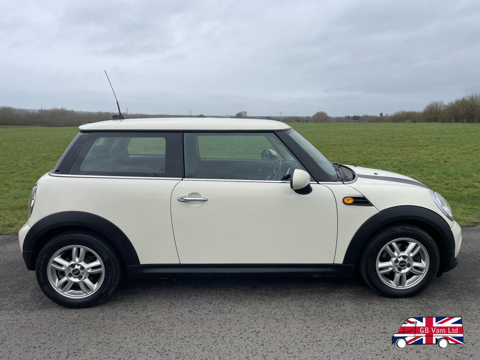 MINI Hatch 1.6 Cooper Hatchback 3dr Petrol Manual Euro 5 (s/s) (122 ps)