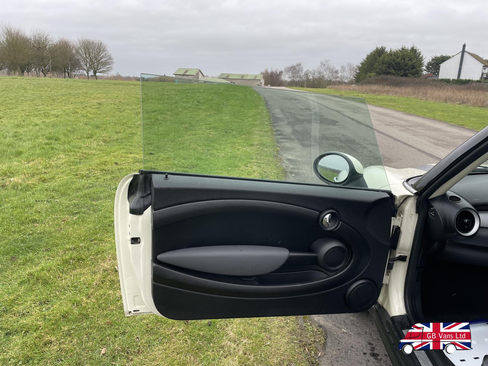 MINI Hatch 1.6 Cooper Hatchback 3dr Petrol Manual Euro 5 (s/s) (122 ps)