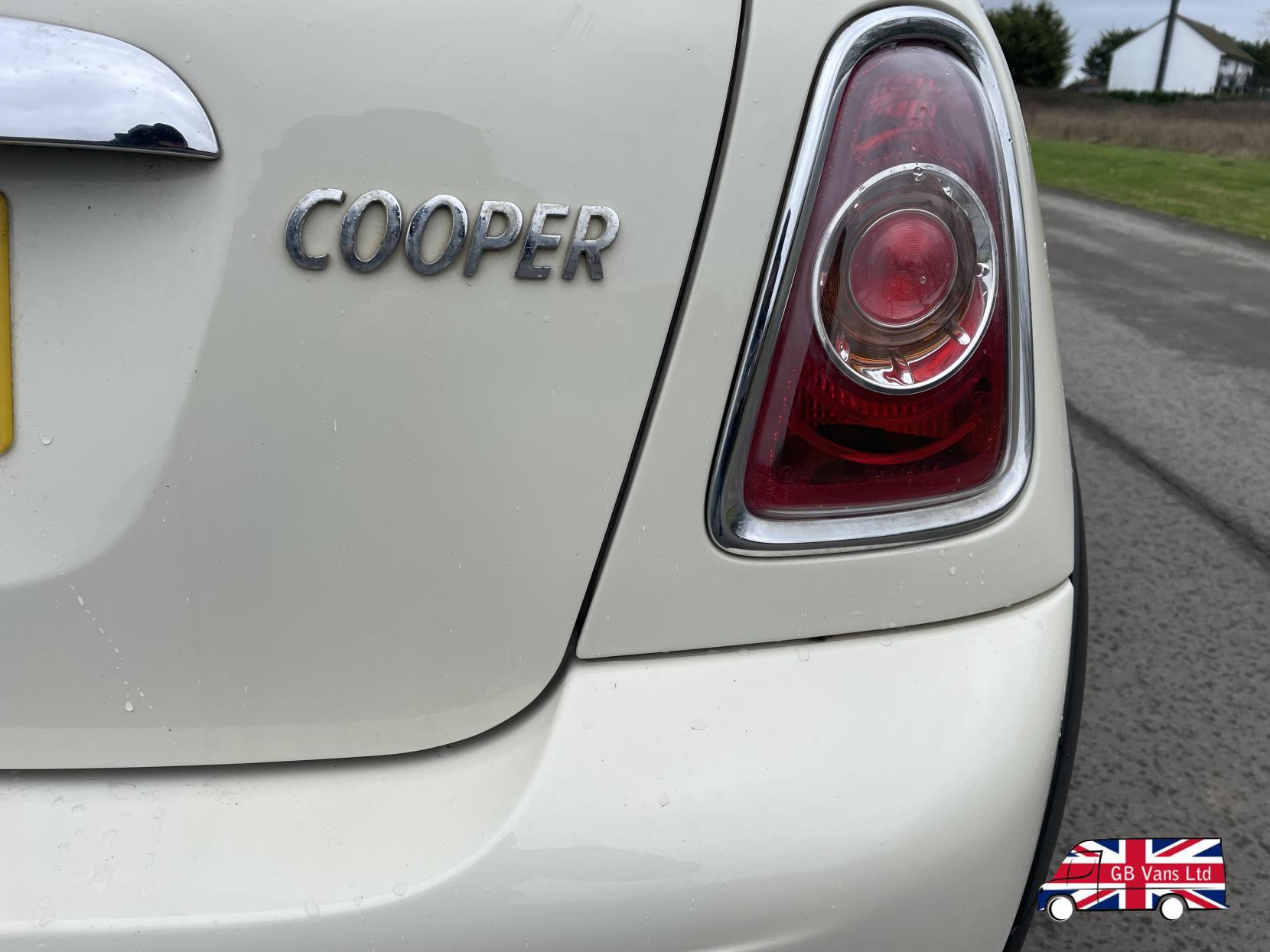 MINI Hatch 1.6 Cooper Hatchback 3dr Petrol Manual Euro 5 (s/s) (122 ps)