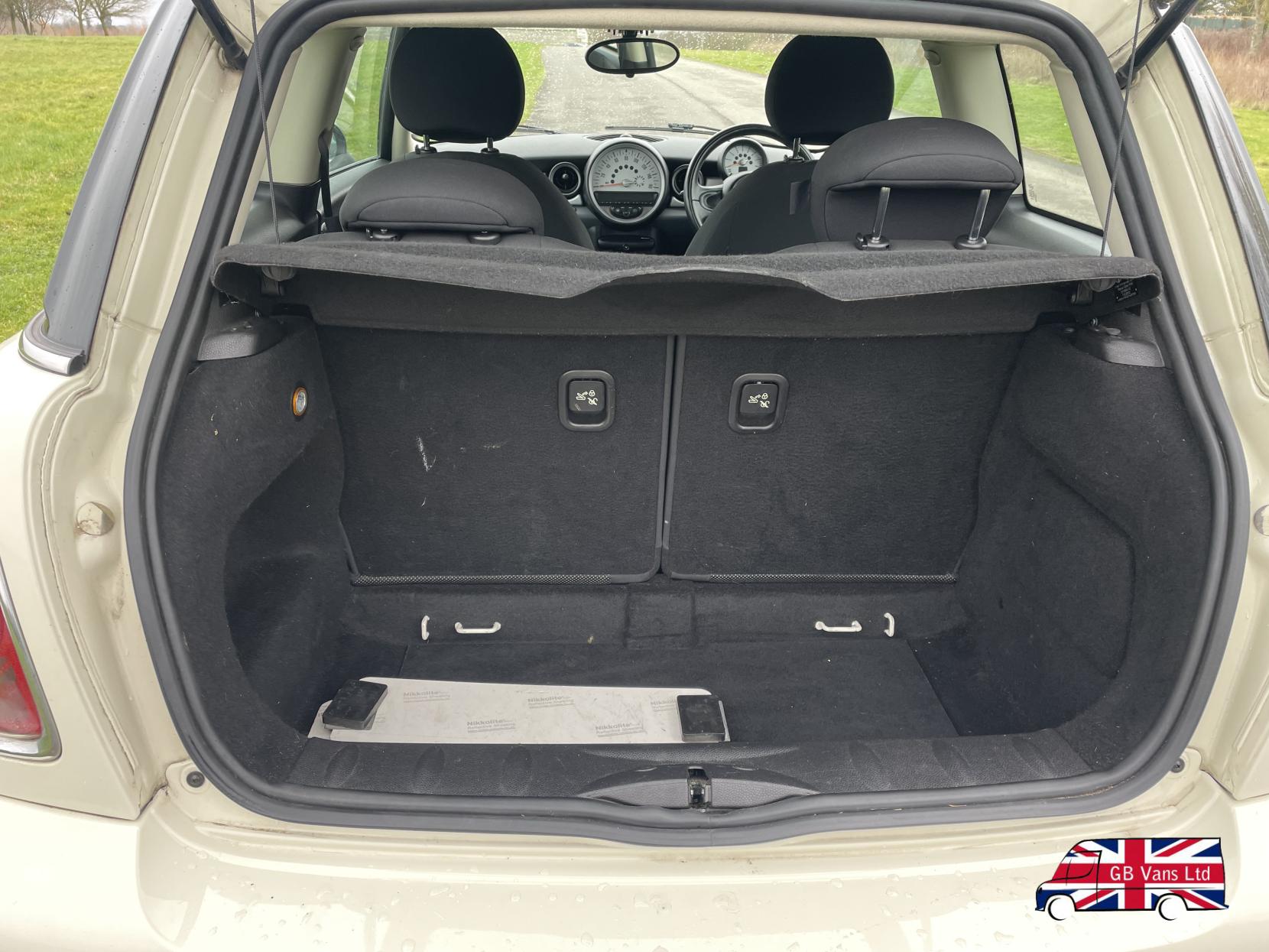 MINI Hatch 1.6 Cooper Hatchback 3dr Petrol Manual Euro 5 (s/s) (122 ps)