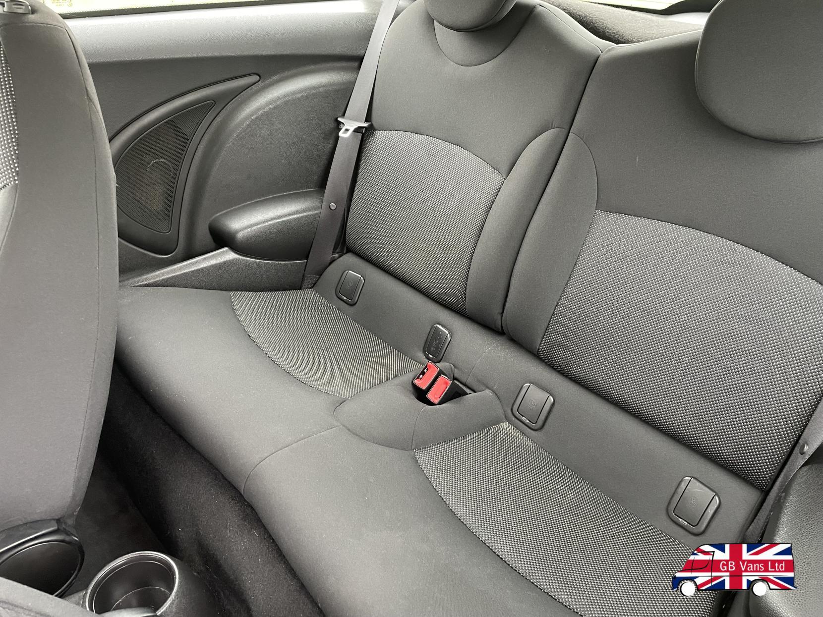 MINI Hatch 1.6 Cooper Hatchback 3dr Petrol Manual Euro 5 (s/s) (122 ps)