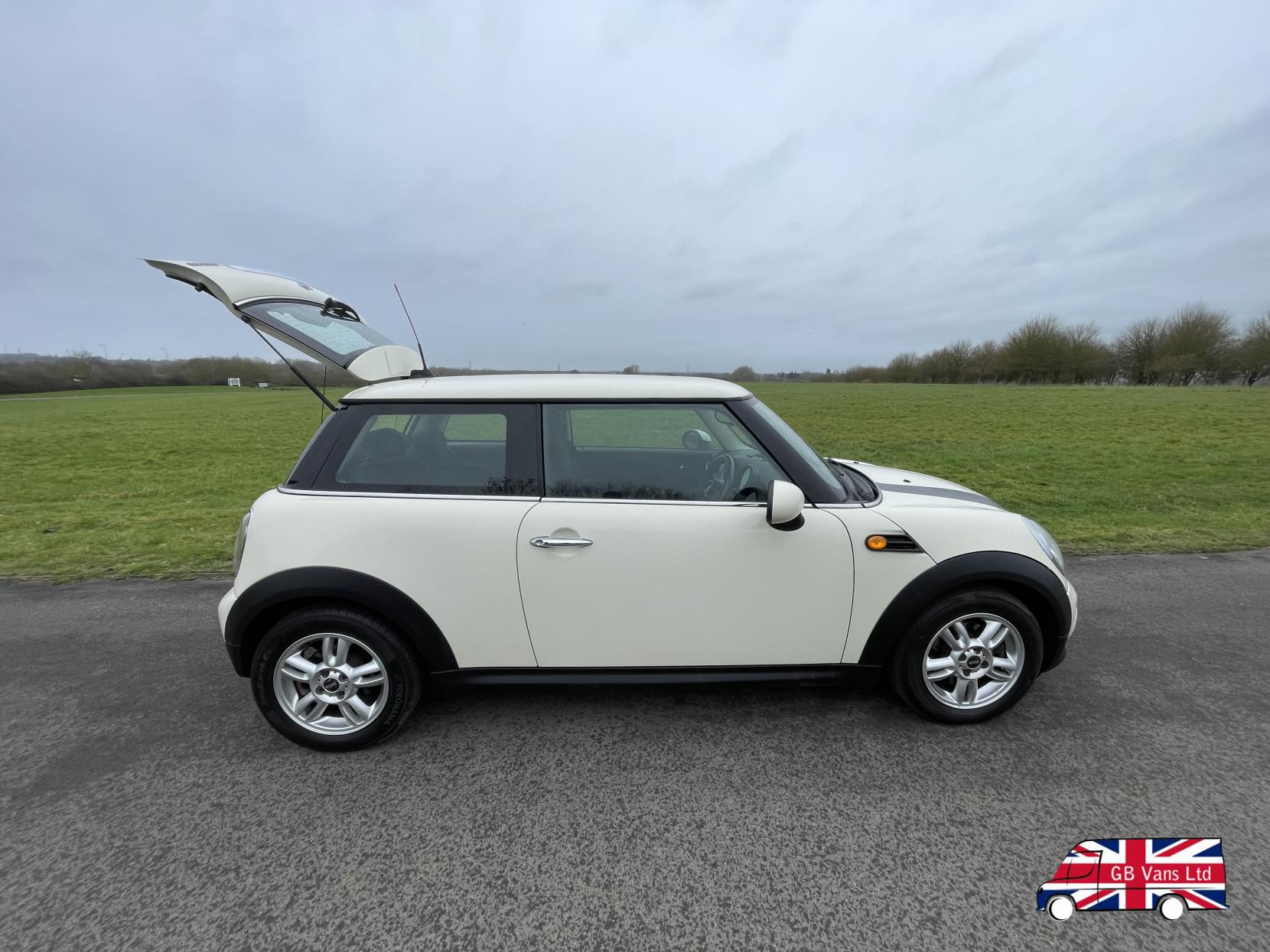 MINI Hatch 1.6 Cooper Hatchback 3dr Petrol Manual Euro 5 (s/s) (122 ps)