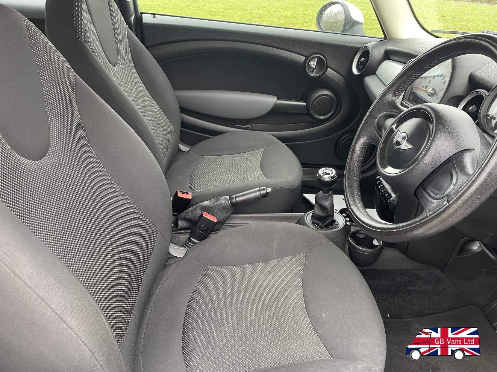 MINI Hatch 1.6 Cooper Hatchback 3dr Petrol Manual Euro 5 (s/s) (122 ps)