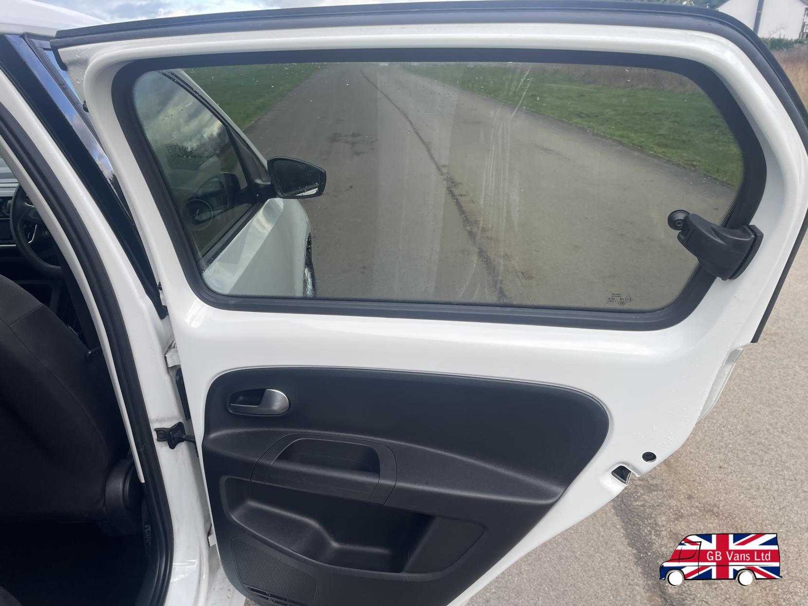 Volkswagen up! 1.0 Move up! Hatchback 5dr Petrol Manual Euro 6 (s/s) (60 ps)