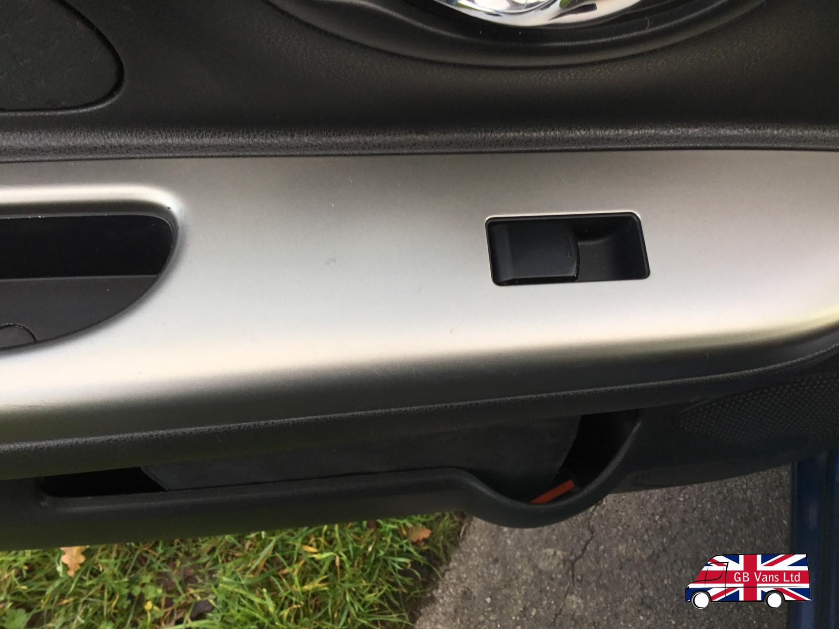 Nissan Micra 1.2 Tekna Hatchback 5dr Petrol Manual Euro 5 (80 ps)