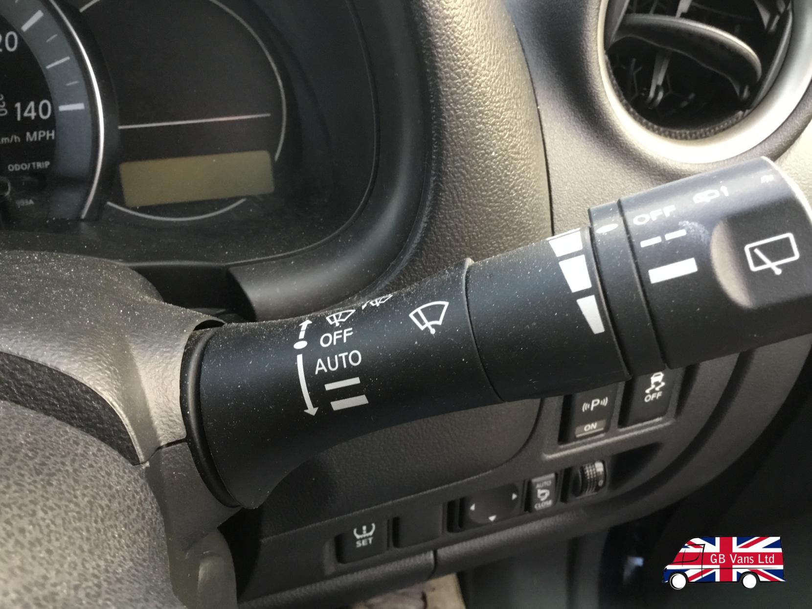 Nissan Micra 1.2 Tekna Hatchback 5dr Petrol Manual Euro 5 (80 ps)