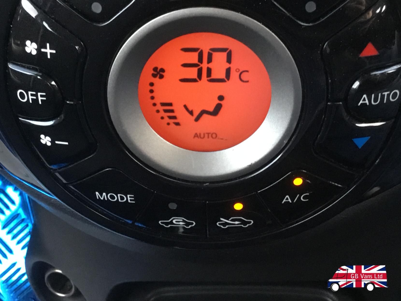 Nissan Micra 1.2 Tekna Hatchback 5dr Petrol Manual Euro 5 (80 ps)