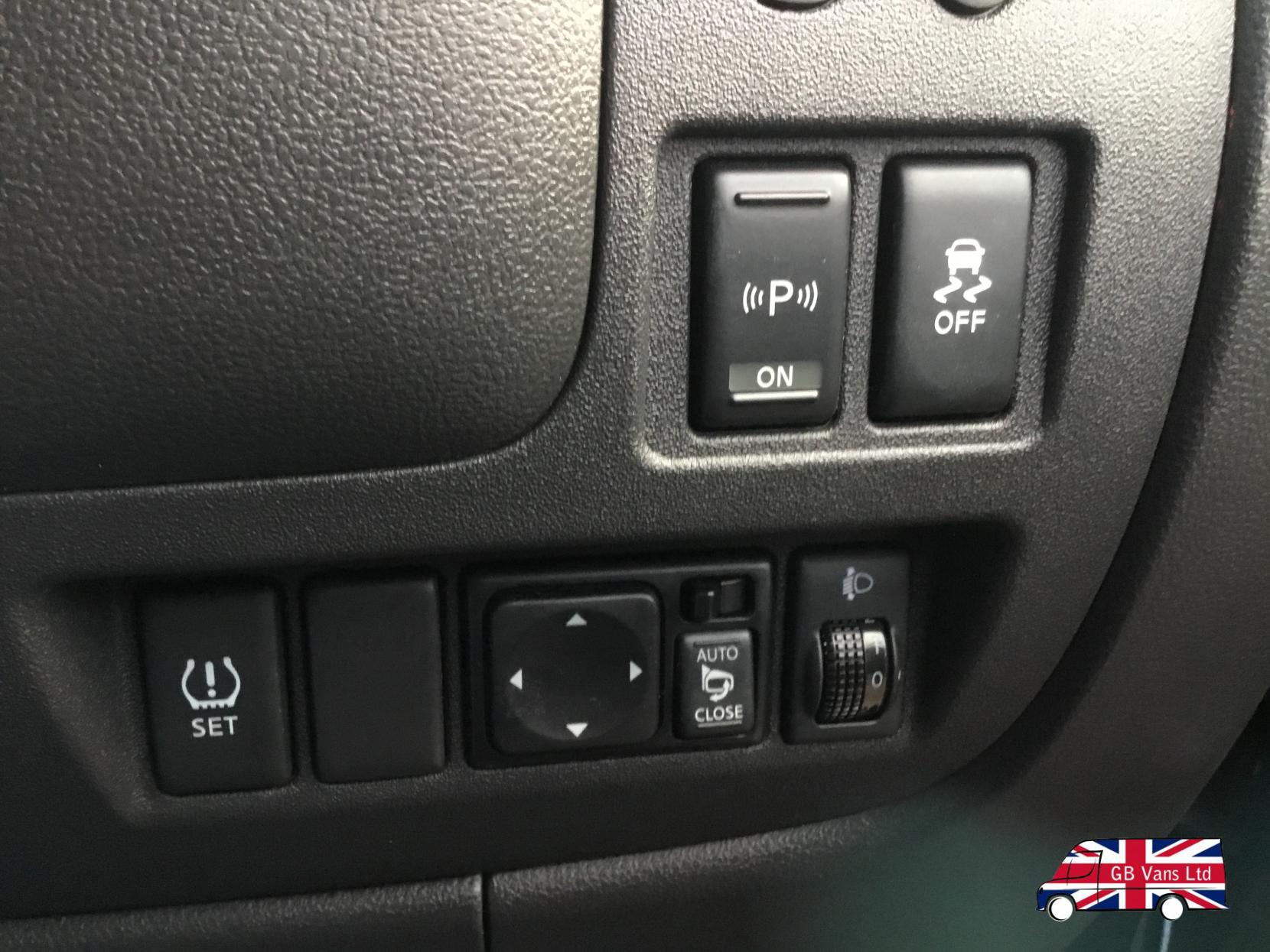 Nissan Micra 1.2 Tekna Hatchback 5dr Petrol Manual Euro 5 (80 ps)