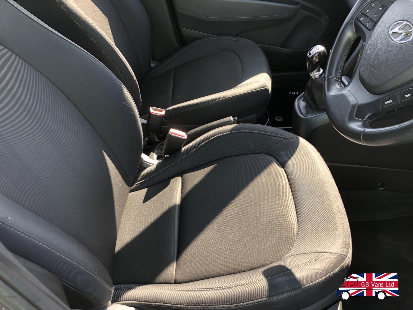 Hyundai i10 1.2 SE Hatchback 5dr Petrol Manual Euro 6 (87 ps)