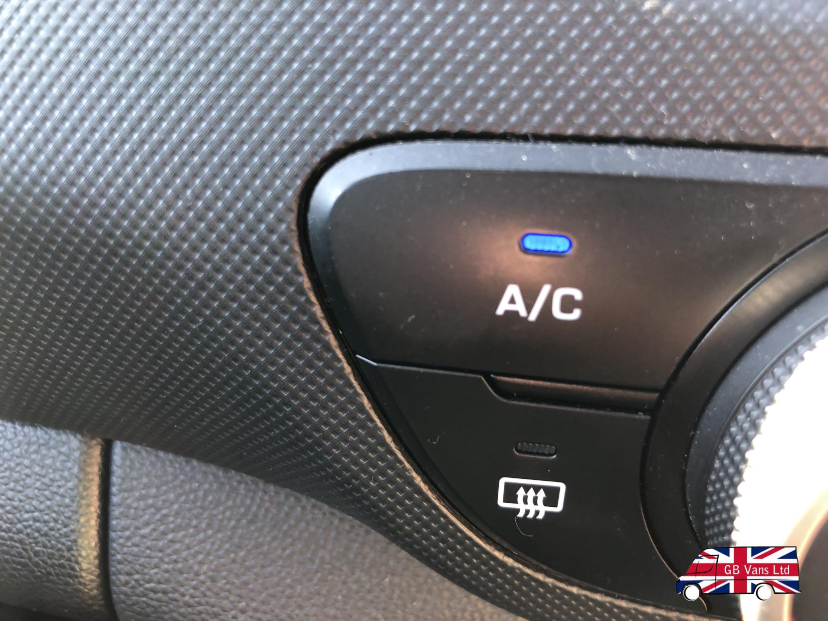 Hyundai i10 1.2 SE Hatchback 5dr Petrol Manual Euro 6 (87 ps)