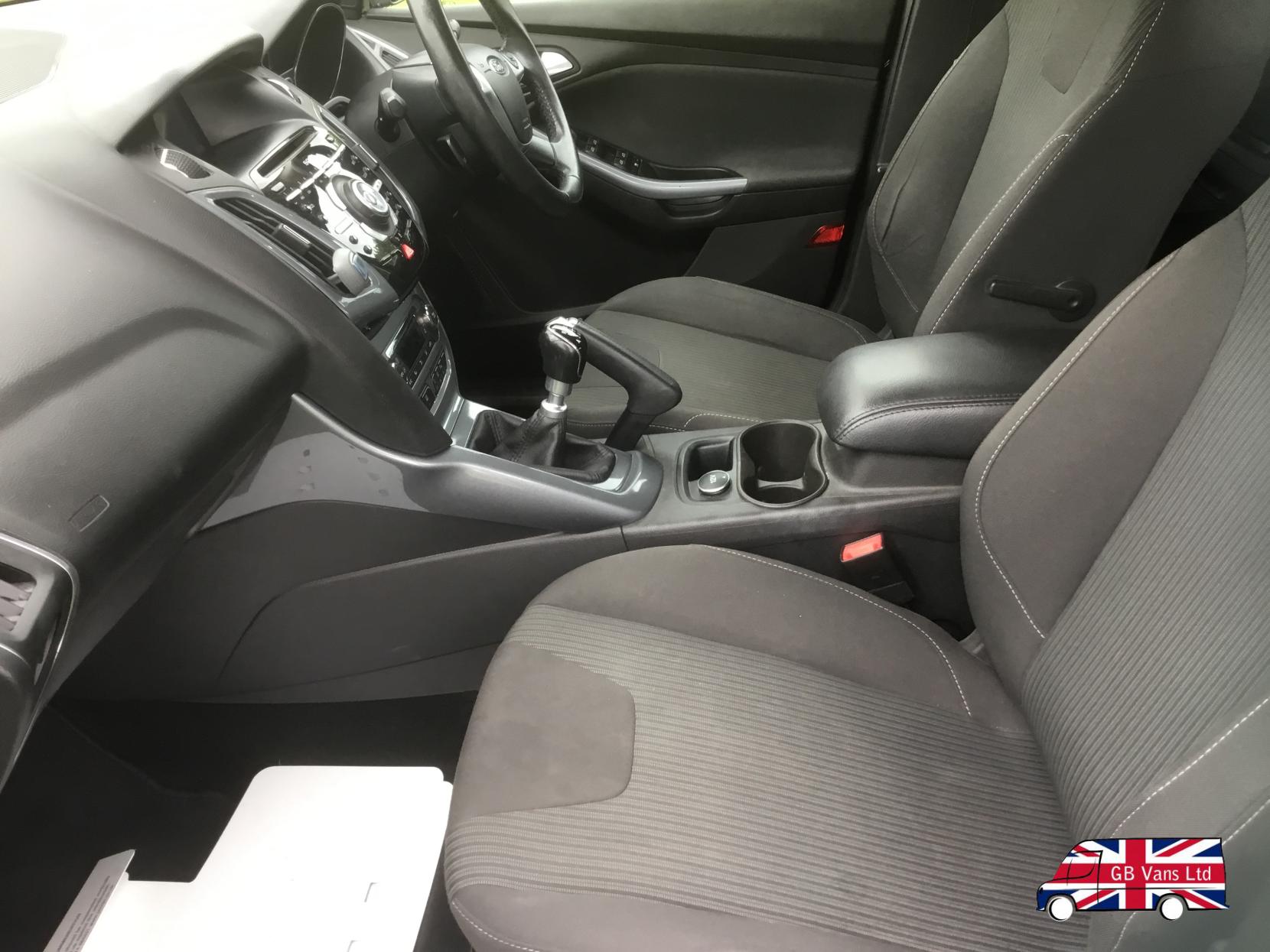 Ford Focus 1.6 TDCi Titanium Navigator Hatchback 5dr Diesel Manual Euro 5 (s/s) (115 ps)