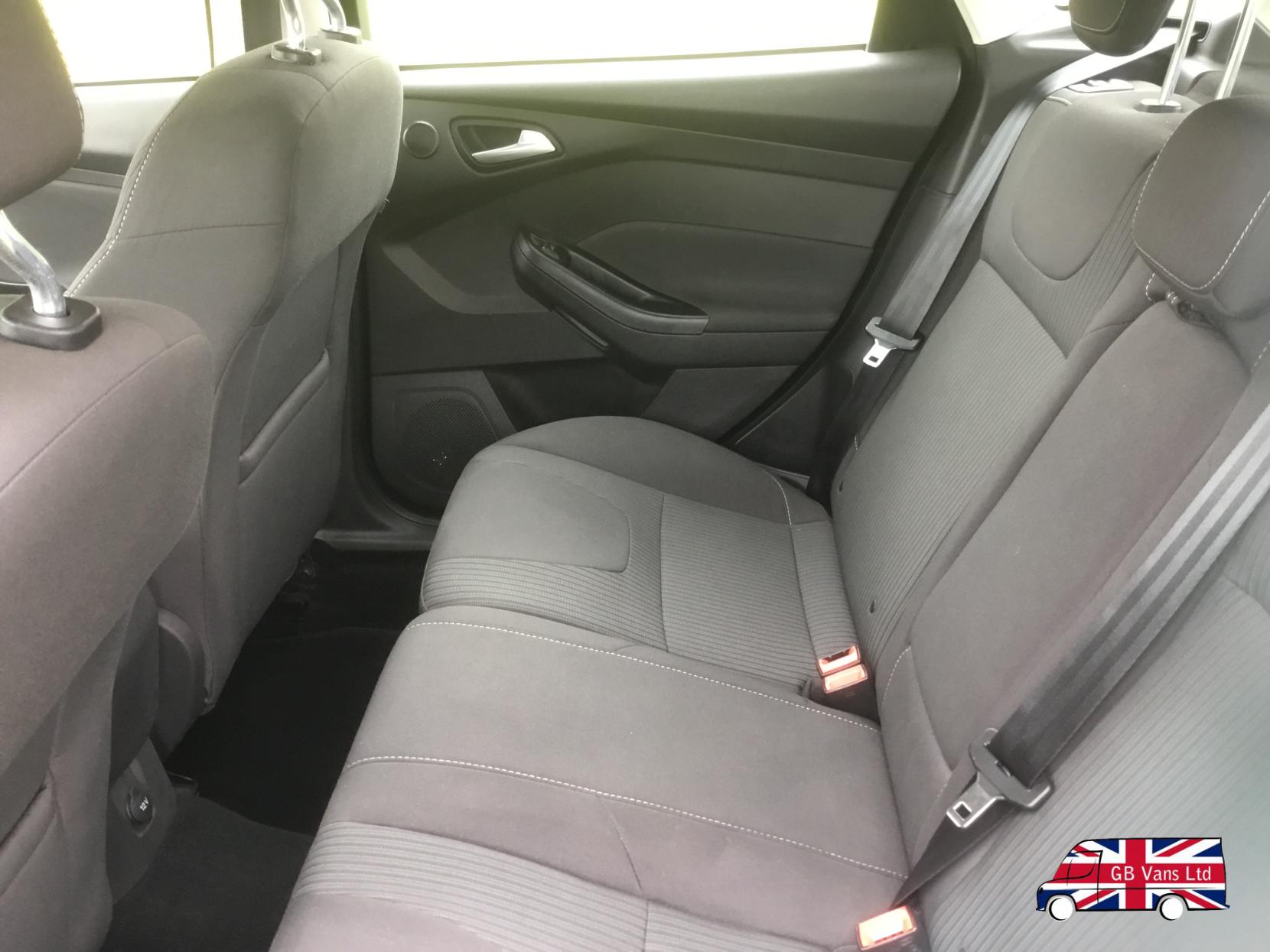 Ford Focus 1.6 TDCi Titanium Navigator Hatchback 5dr Diesel Manual Euro 5 (s/s) (115 ps)
